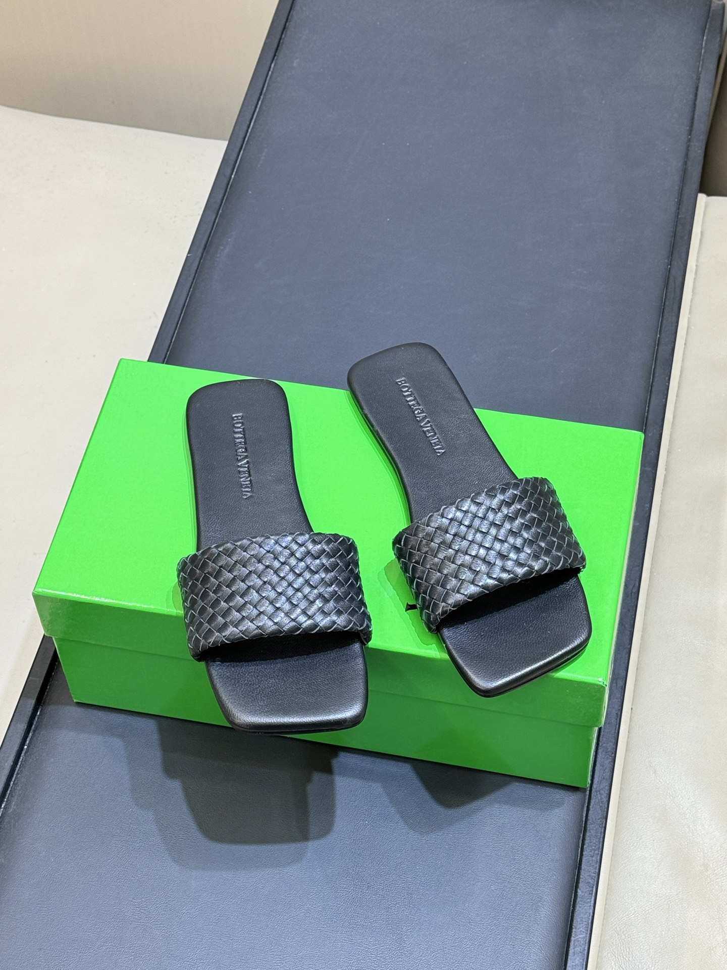 Шлёпанцы Bottega Veneta