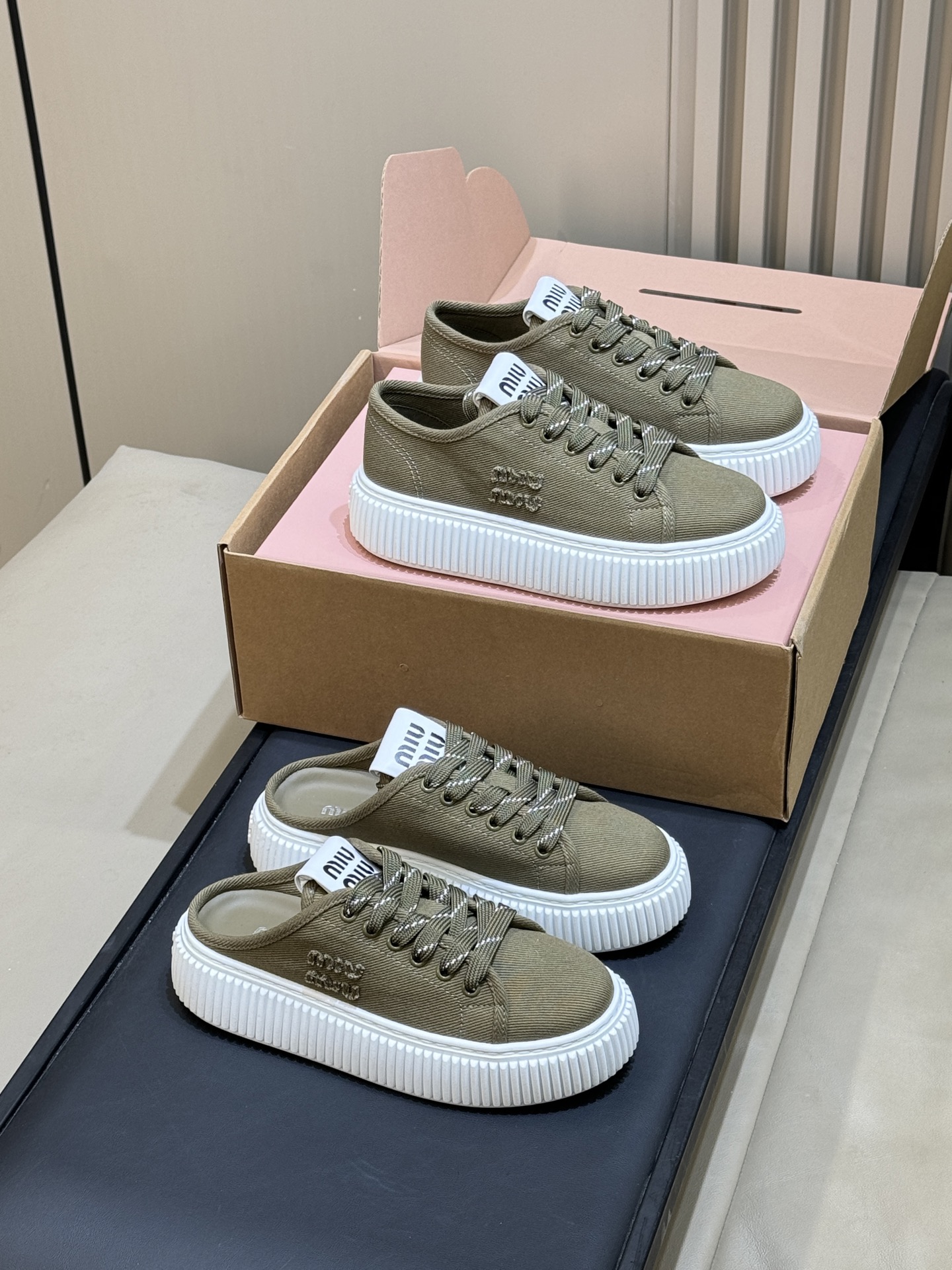 Мюли оливкового цвета Miu Miu