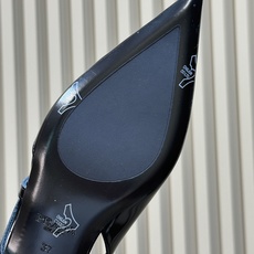 prada 26ss new arrival~高跟单鞋 Prada尖头高跟鞋,选用优质小牛皮,鞋面光泽细腻,质感满分。优 prada 26ss new arrival~高跟单鞋 Prada尖头高跟鞋,选用优质小牛皮,鞋面光泽细腻,质感满分。优