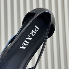 prada 26ss new arrival~高跟单鞋 Prada尖头高跟鞋,选用优质小牛皮,鞋面光泽细腻,质感满分。优 prada 26ss new arrival~高跟单鞋 Prada尖头高跟鞋,选用优质小牛皮,鞋面光泽细腻,质感满分。优