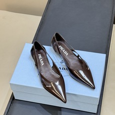 prada 26ss new arrival~高跟单鞋 Prada尖头高跟鞋,选用优质小牛皮,鞋面光泽细腻,质感满分。尖 prada 26ss new arrival~高跟单鞋 Prada尖头高跟鞋,选用优质小牛皮,鞋面光泽细腻,质感满分。尖