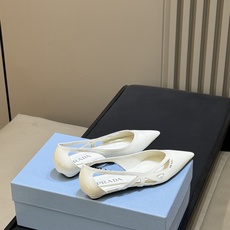 prada 26ss new arrival~高跟单鞋 Prada尖头高跟鞋,选用优质小牛皮,鞋面光泽细腻,质感满分。尖 prada 26ss new arrival~高跟单鞋 Prada尖头高跟鞋,选用优质小牛皮,鞋面光泽细腻,质感满分。尖