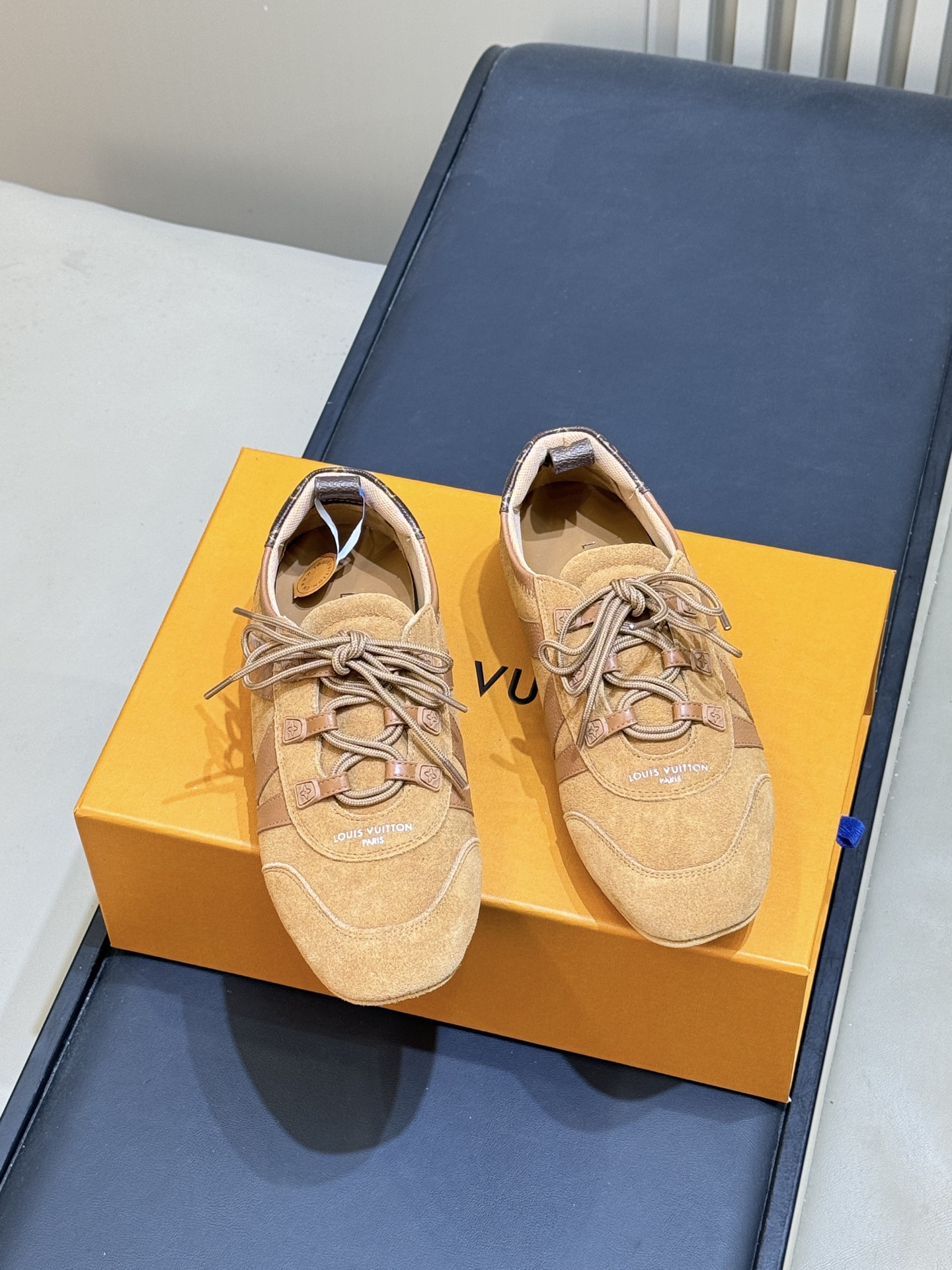 Женские кроссовки Louis Vuitton из замши