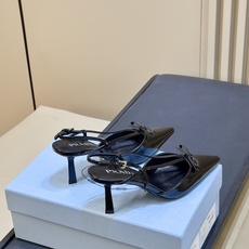 prada 26ss new arrival~高跟鞋 Prada尖头高跟鞋,采用亮面皮革,光泽感满满,法式优雅气质直接拉 prada 26ss new arrival~高跟鞋 Prada尖头高跟鞋,采用亮面皮革,光泽感满满,法式优雅气质直接拉