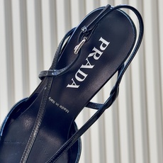 prada 26ss new arrival~高跟鞋 Prada尖头高跟鞋,采用亮面皮革,光泽感满满,法式优雅气质直接拉 prada 26ss new arrival~高跟鞋 Prada尖头高跟鞋,采用亮面皮革,光泽感满满,法式优雅气质直接拉
