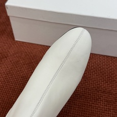 Jil sander吉尔桑达26秋冬ss新款靴 极简主义 柔软舒适矮跟鞋 时髦精绝对不能错过的必入款 没有任何繁杂装饰 Jil sander吉尔桑达26秋冬ss新款靴 极简主义 柔软舒适矮跟鞋 时髦精绝对不能错过的必入款 没有任何繁杂装饰