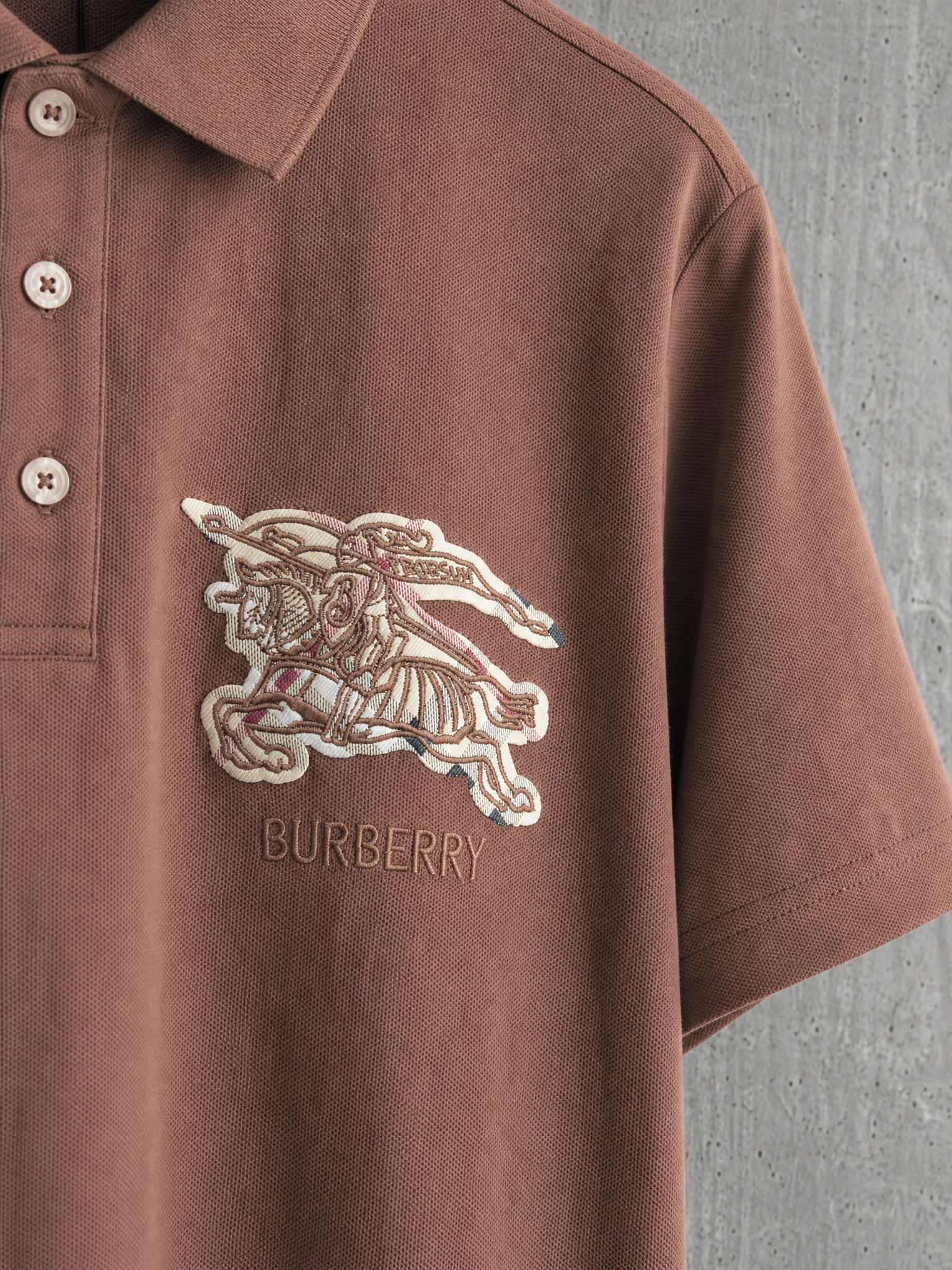 Burberry Burberry格纹图案背景，标志性米色演绎