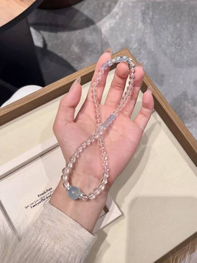 -白水晶+海蓝宝双圈

蓝白cp组合是冰冰透透的感觉🌊
白水晶属于高频能量之王🌟 主净化提升专注力💡和海蓝宝搭配 舒缓平衡情绪