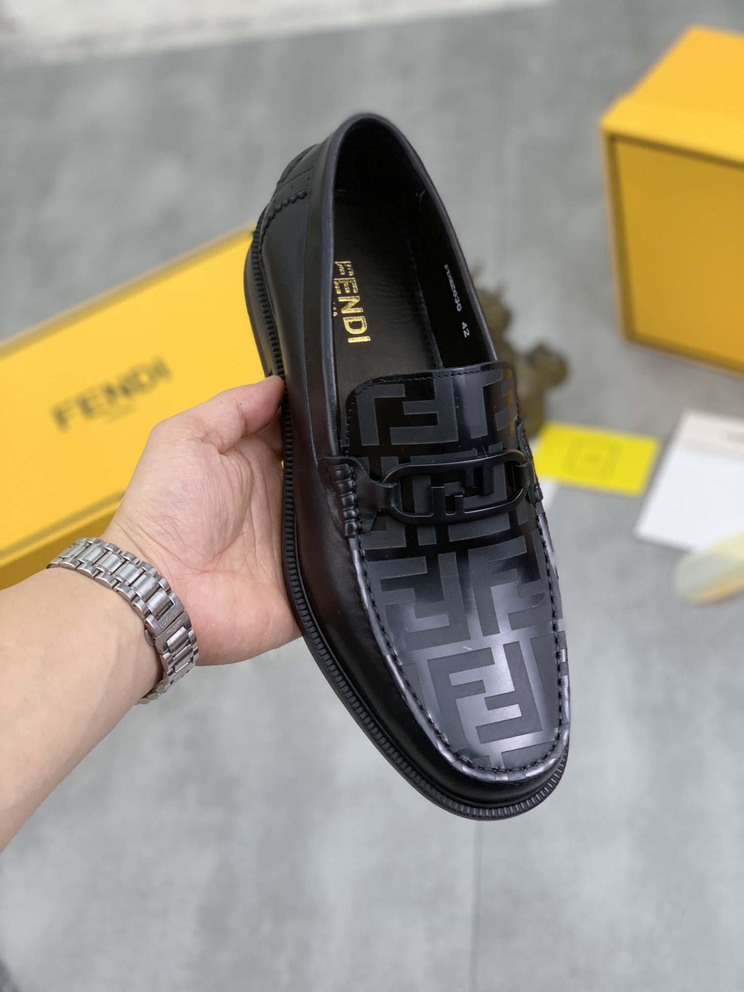 [Precio real] Piel de vaca teñida al agua 🆘 Los últimos zapatos de cuero casuales nuevos de FENDI 🕶️🕶️Efecto de enru…