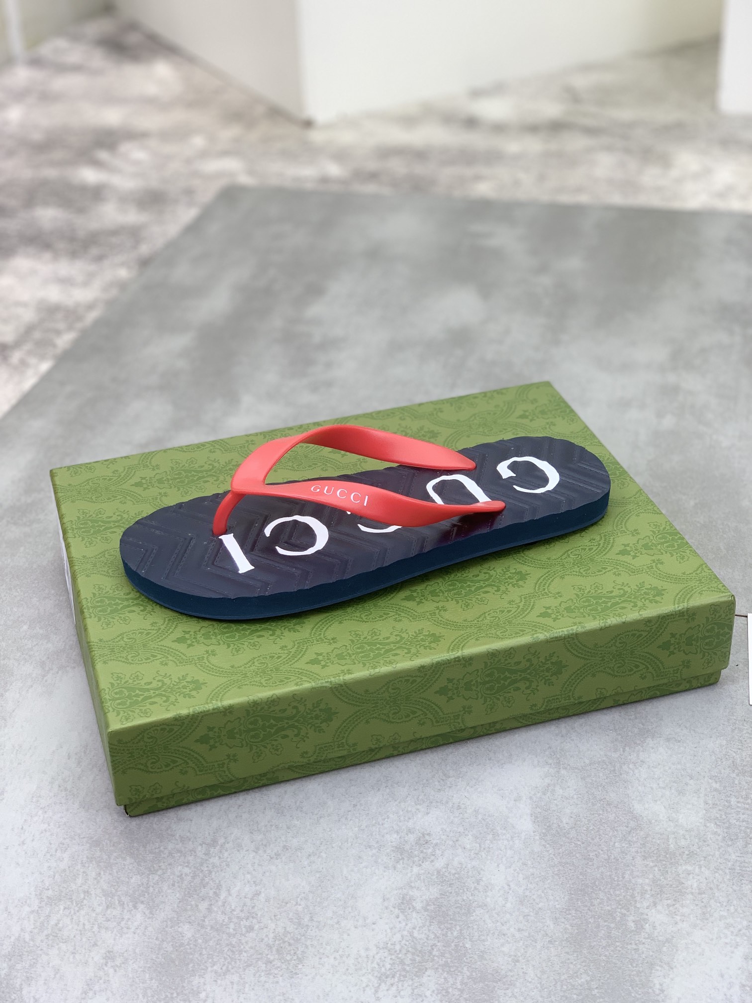 工厂价P195🆘 【GUCCI】古驰新款休闲拖鞋,官网1:1、高品质 完美做工 透射出一种尊贵奢华,高端超凡工艺中升华其奢侈定义.码数. 3⃣️色可️选