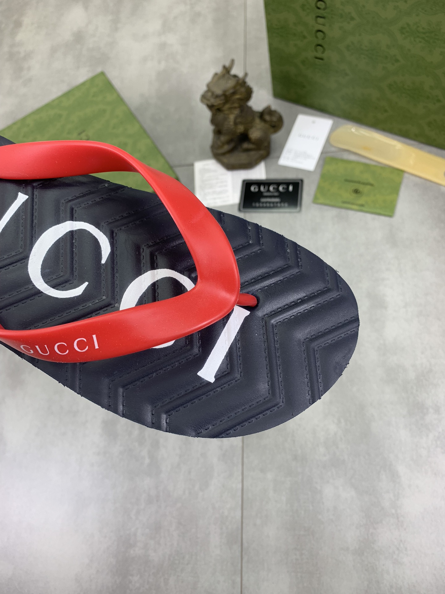 工厂价P195🆘 【GUCCI】古驰新款休闲拖鞋,官网1:1、高品质 完美做工 透射出一种尊贵奢华,高端超凡工艺中升华其奢侈定义.码数. 3⃣️色可️选