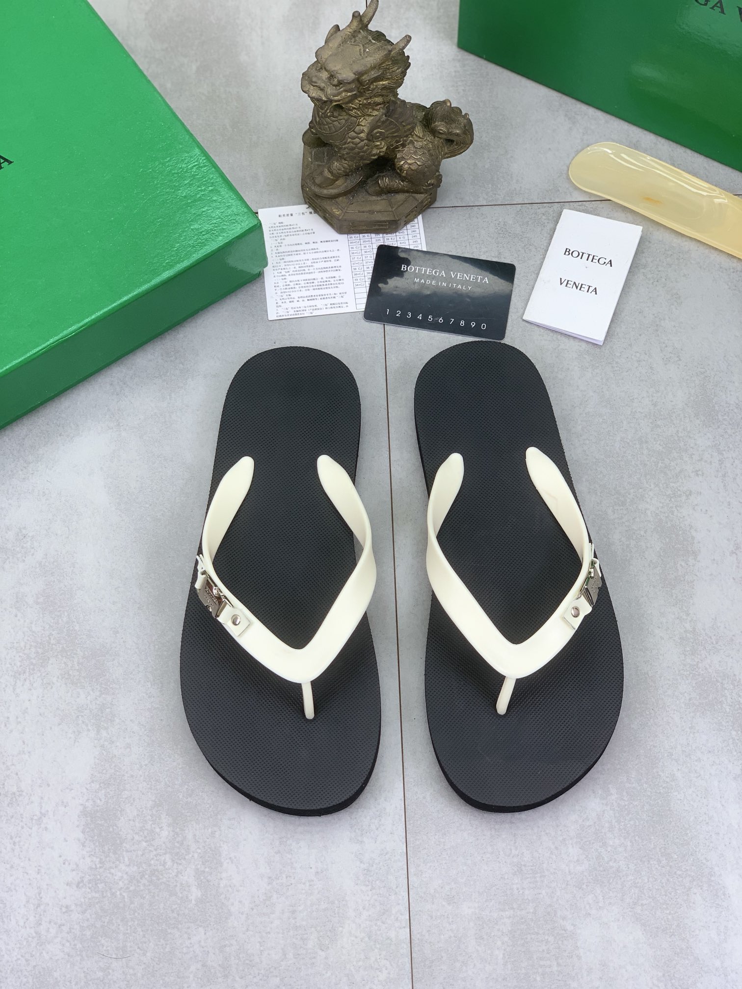 工厂价P195🎁🎁🎁 【BOTTEGA VENETA 】新款休闲人字拖鞋,官网1:1、高品质 完美做工 透射出一种尊贵奢华,于古奇高端超凡工艺中升华其奢侈定义.码数.4⃣️色可️选