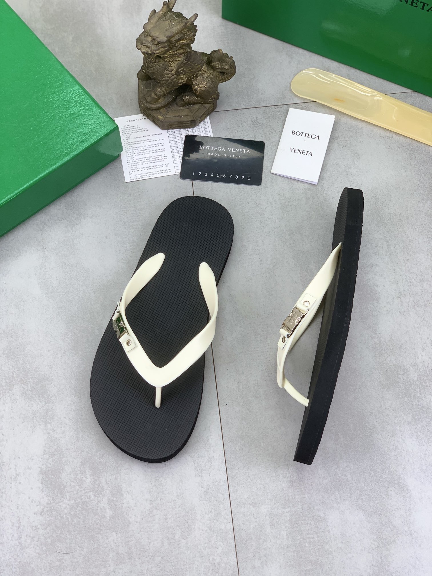 工厂价P195🎁🎁🎁 【BOTTEGA VENETA 】新款休闲人字拖鞋,官网1:1、高品质 完美做工 透射出一种尊贵奢华,于古奇高端超凡工艺中升华其奢侈定义.码数.4⃣️色可️选