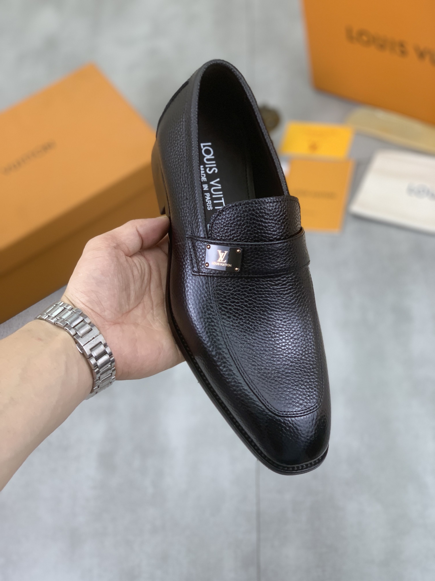 NO:272077,[Real Price] Water-dyeed cattle LV Louis Vuitton business leather shoes, using original imported Italian beaded calfskin, full cowhide inner lining, professional shoemaker carefully handmade, original special for wear-resistant sole. Standard code 38-45 (46 47 customized) 4 color selection,, louis vuitton, louis vuitton, cowhide19860909【实价】水染牛里 LV路易威登商务皮鞋,釆用原版进口意大利开边珠小牛皮,全牛皮内里、专业鞋匠精心手工制,原版专供耐磨大底.标准码38-45（46 47定做）4色选,,louis vuitton,louis vuitton,cowhide,Men's shoes