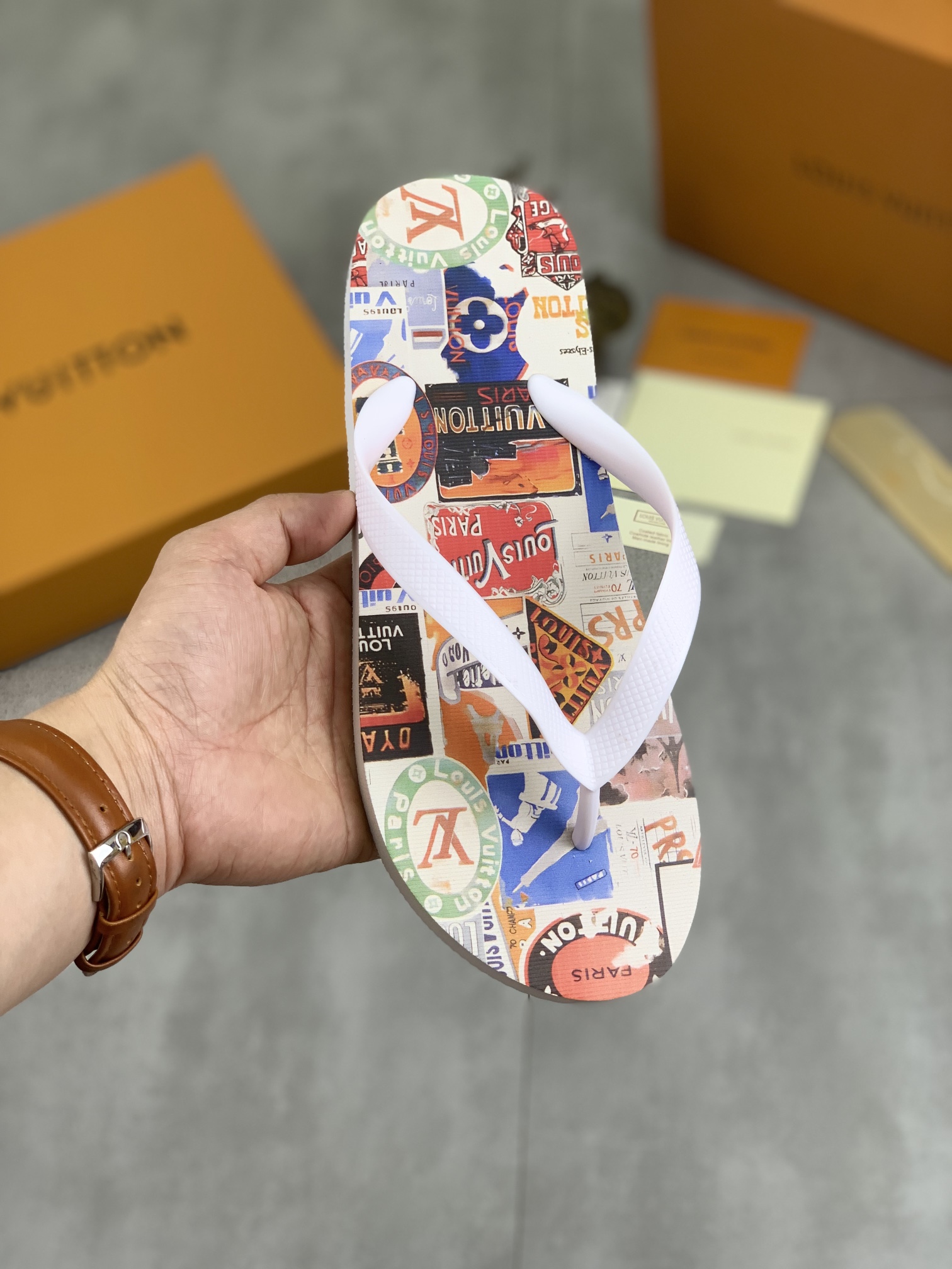 NO:778478,[Real price] [LOUIS VUITTON] New casual flip-flops for couples, official website 1:1, high quality, perfectly made to convey a kind of noble luxury, sublimating its definition of luxury in Gucci's high-end extraordinary craftsmanship. Size 36-45, multiple colors to choose from, louis vuitton, slippers19860909【实价】【LOUIS VUITTON】新款情侣休闲人字拖鞋,官网1:1、高品质 完美做透射出一种尊贵奢华,于古奇高端超凡工艺中升华其奢侈定义.码数36-45 多色选,,louis vuitton,slippers,Men's shoes