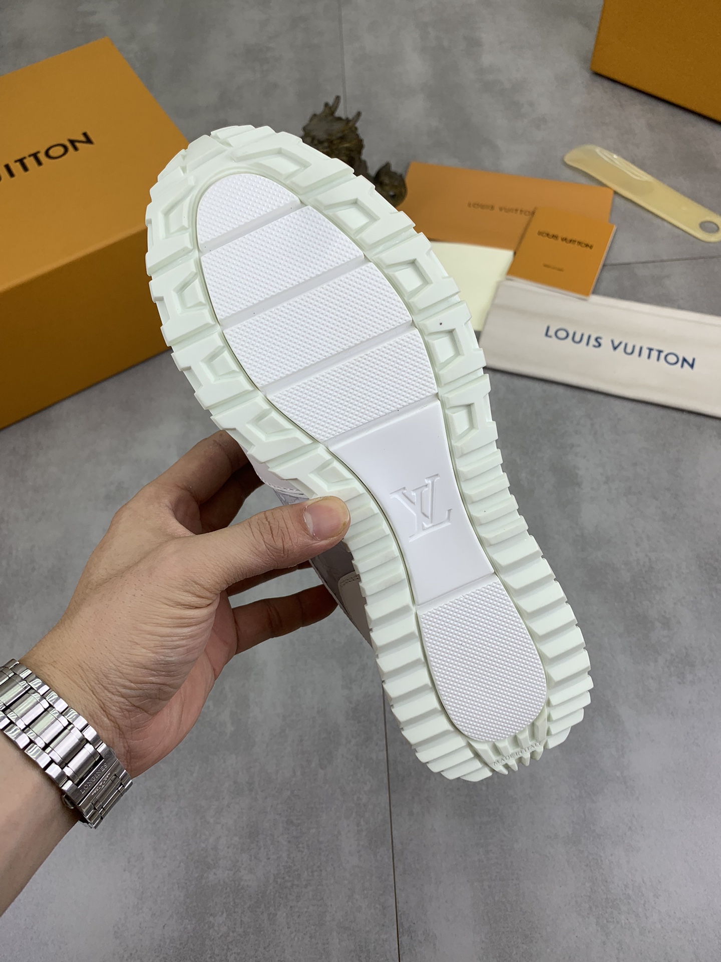 Louis Vuitton Men's White Leather Run Away Sneakers Size EU 38-44 9 i1719847724 6270 0