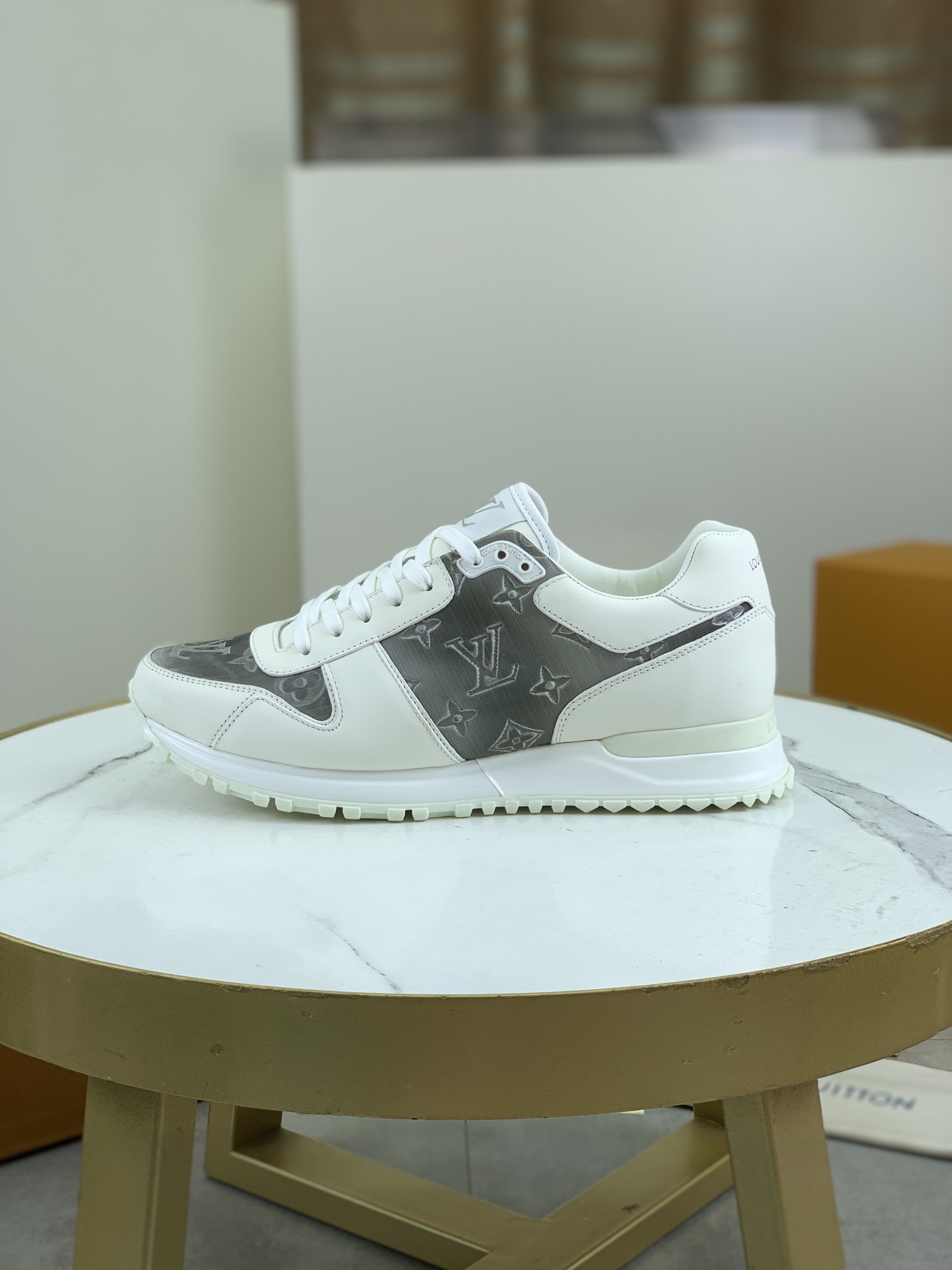 Louis Vuitton Men's Classic White Leather Sneakers, Size 38-44