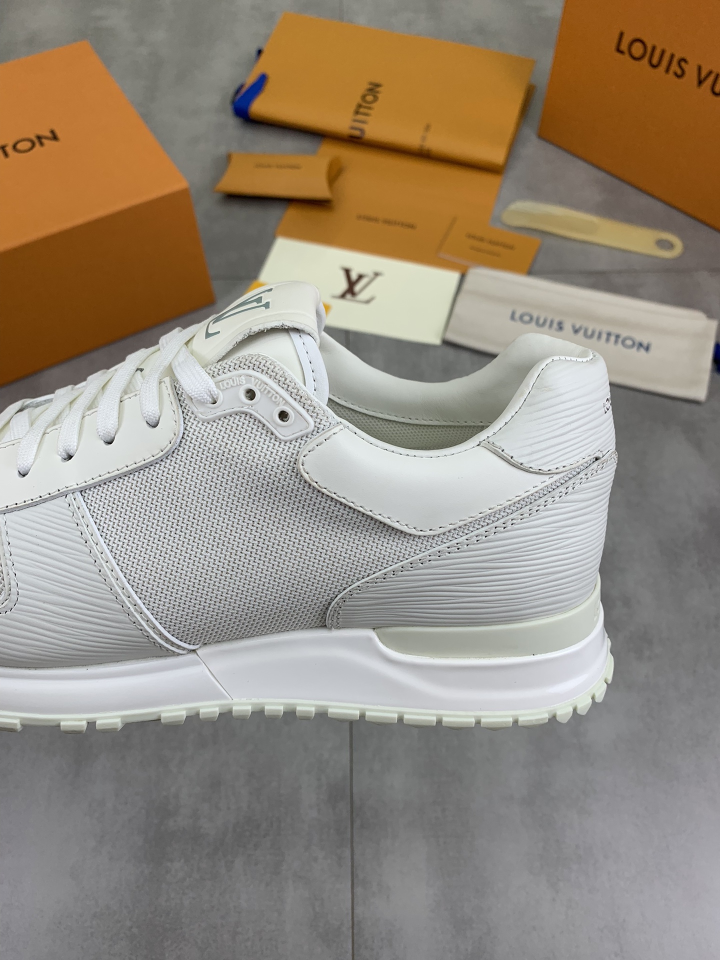 Louis Vuitton Men's White Leather Run Away Sneakers Size 38-44 8 i1722099374 8308 0