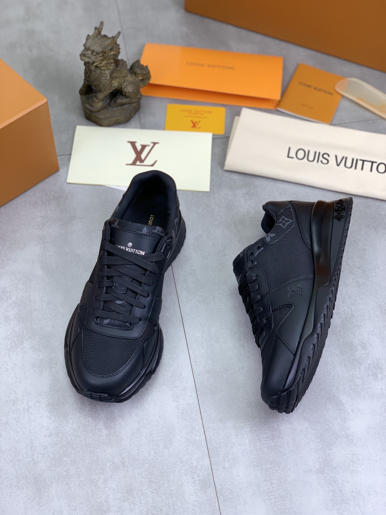 Louis Vuitton Men's Black Leather and Rubber Sole Fashion Sneakers 6 i1726417115 7442 0
