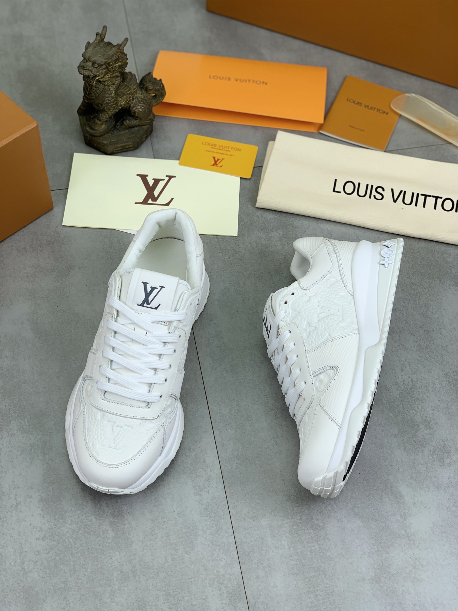 Louis Vuitton Men's White Leather Sneaker - Classic Design, Premium Quality 6 i1726417245 499 5