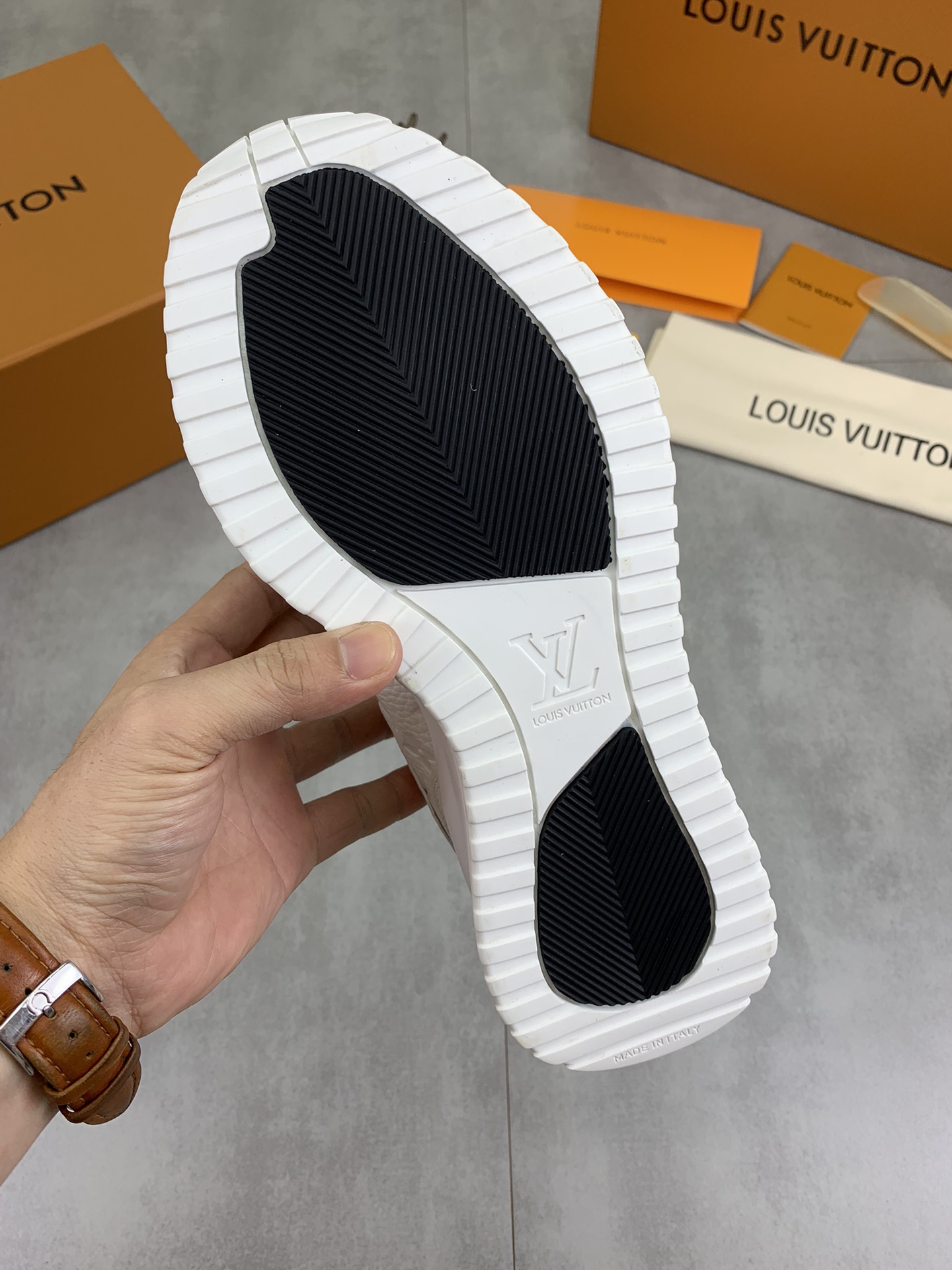 Louis Vuitton Men's White Leather Sneaker - Classic Design, Premium Quality 9 i1726417246 8840 8