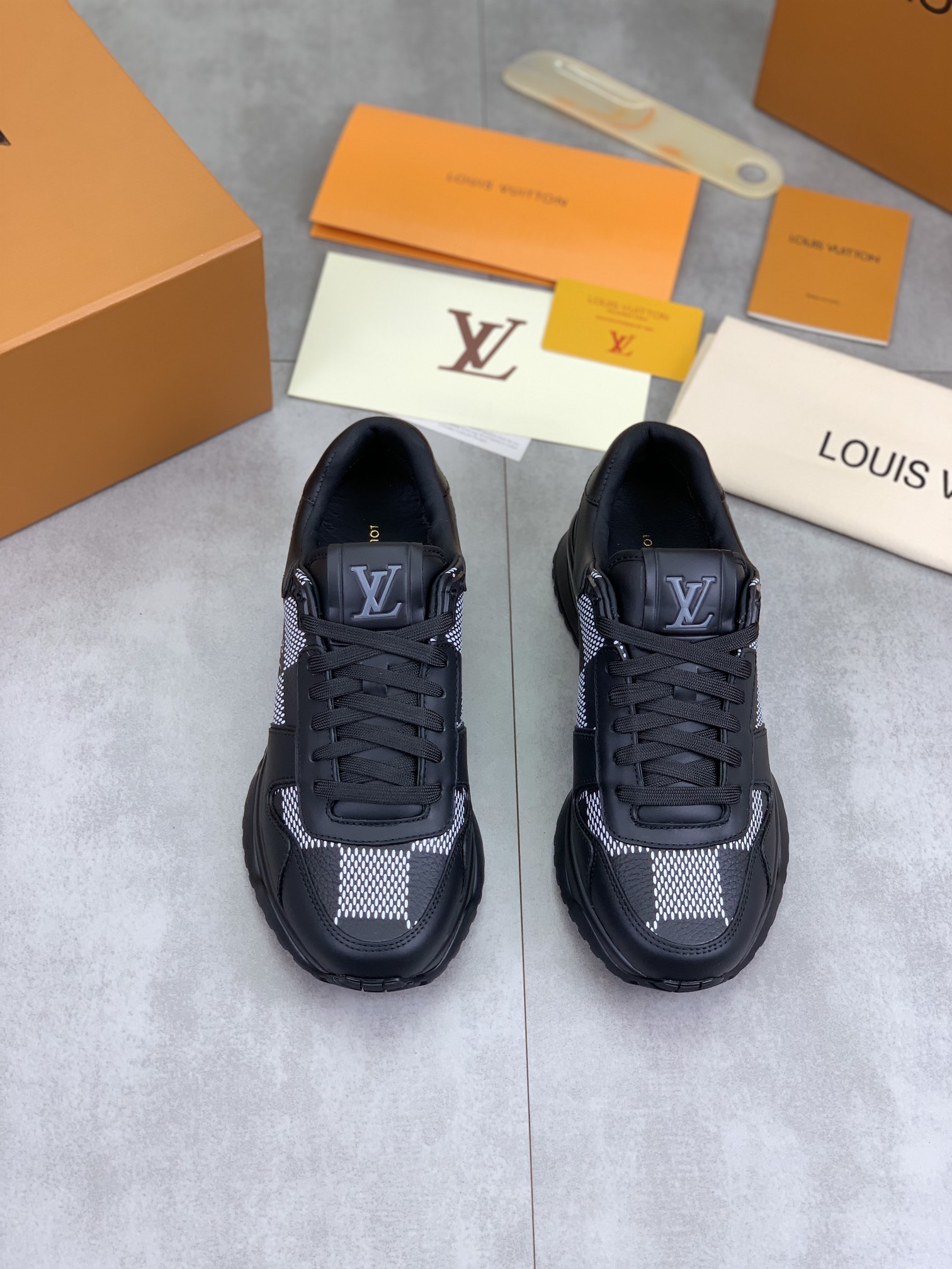 Louis Vuitton Men's Black Leather Run Away Sneakers Size EU 38-44 3 i1726417325 4760 2