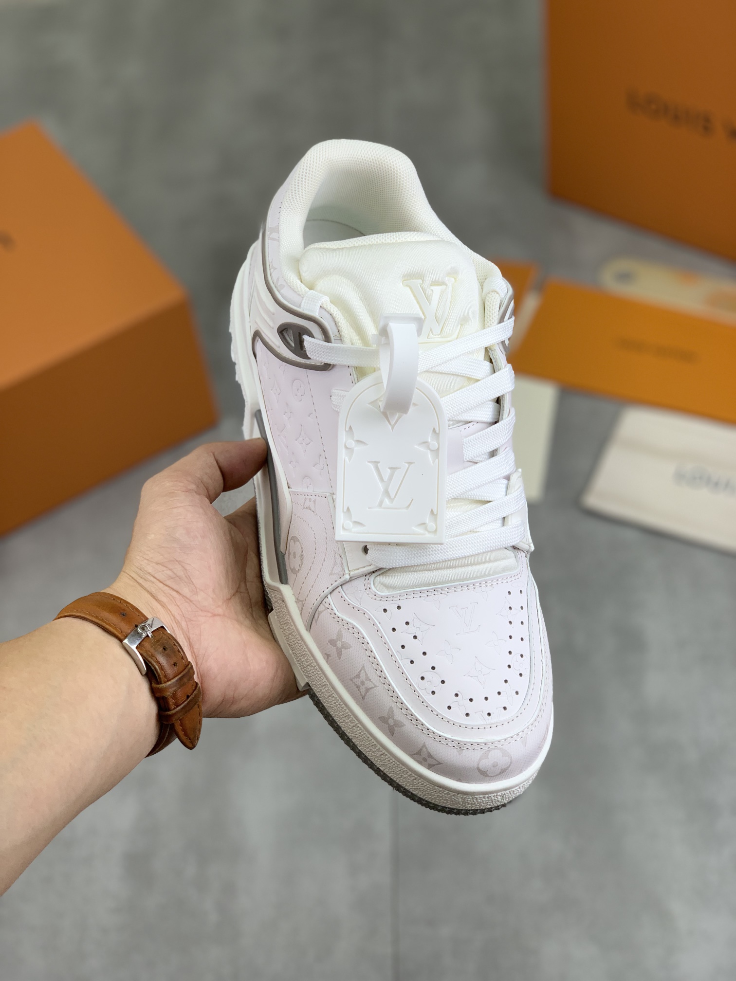 precio de fábrica P420 alta versión lv 24 primavera nuevo trainer2 Louis Vuitton fw entrenadores de 