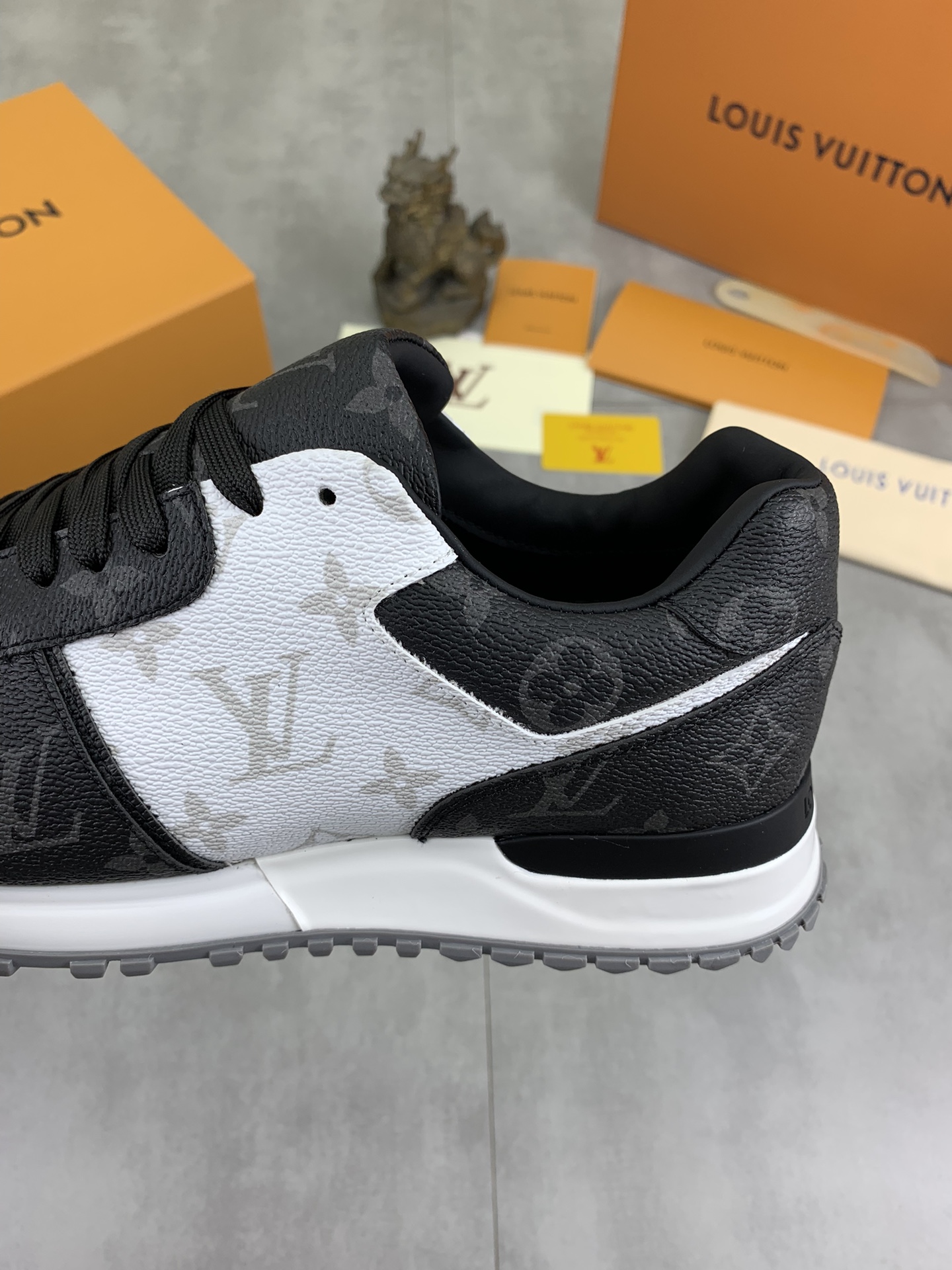 Louis Vuitton Men's Run Away Pulse Sneaker Classic Monogram Size 38-44 8 i1732550862 7146 0