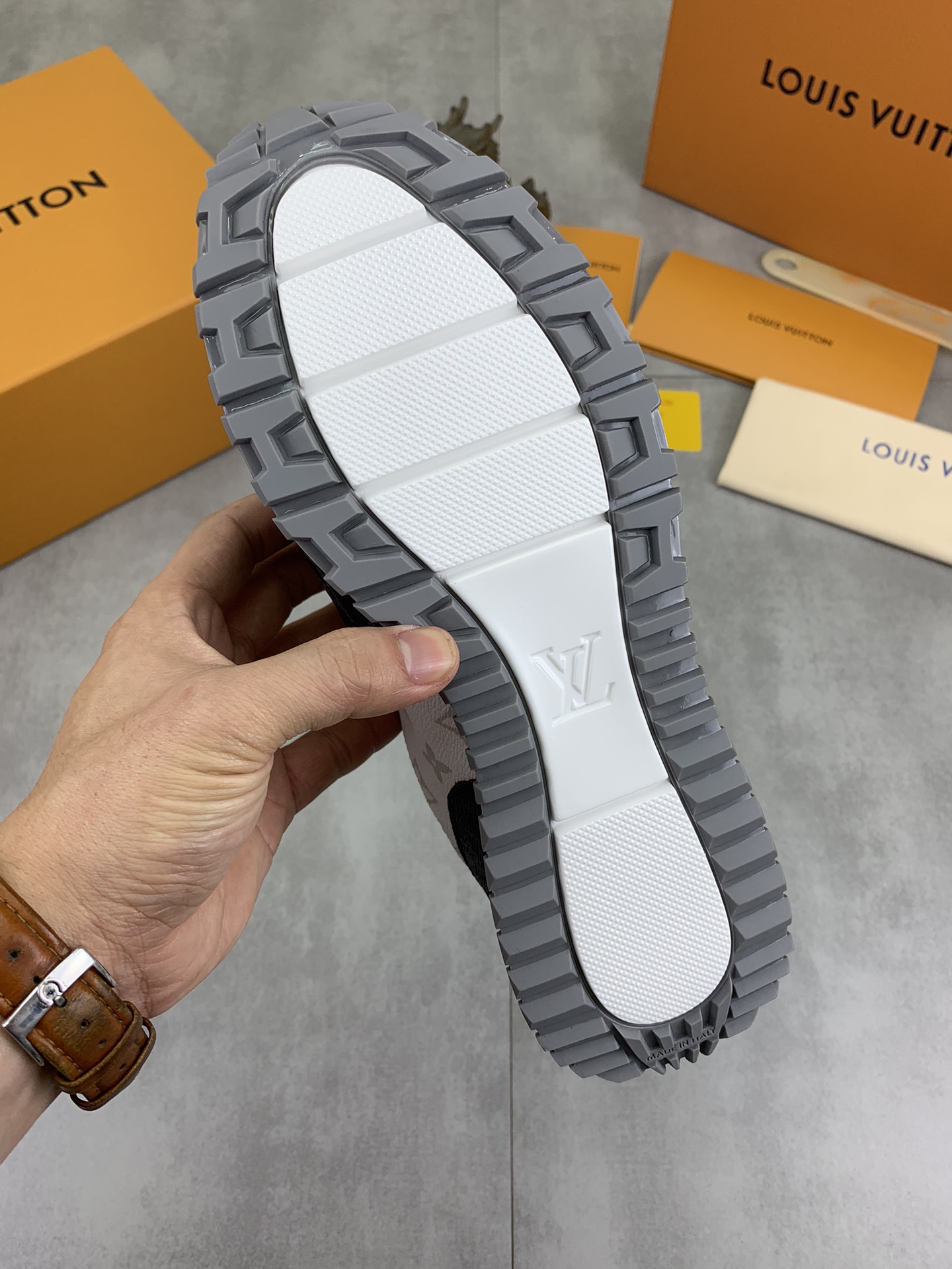 Louis Vuitton Men's Run Away Pulse Sneaker Classic Monogram Size 38-44 9 i1732550862 9138 0