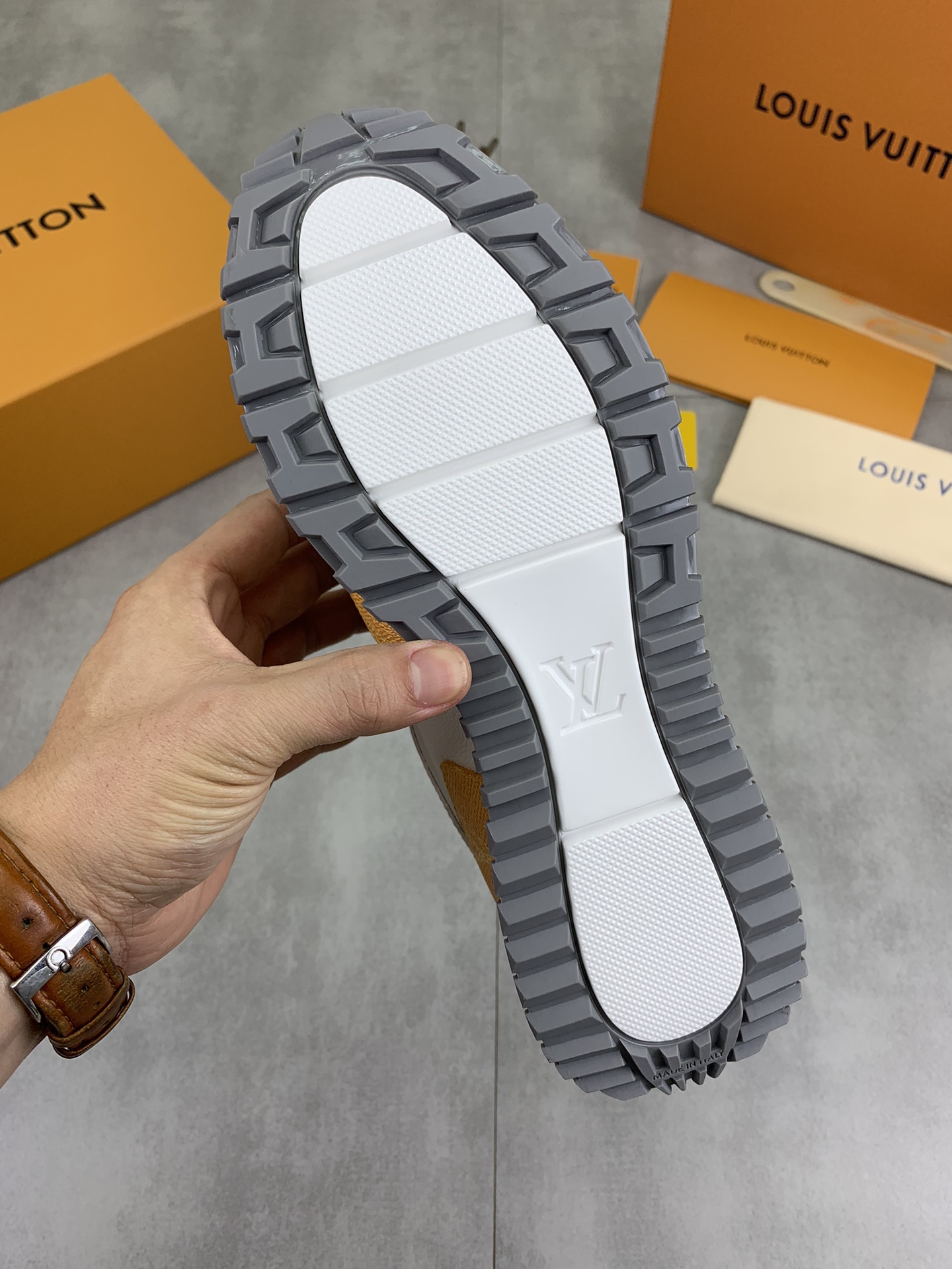 Louis Vuitton Run Away Pulse Sneakers - Leather and Rubber Sole - White 9 i1732550928 3207 0