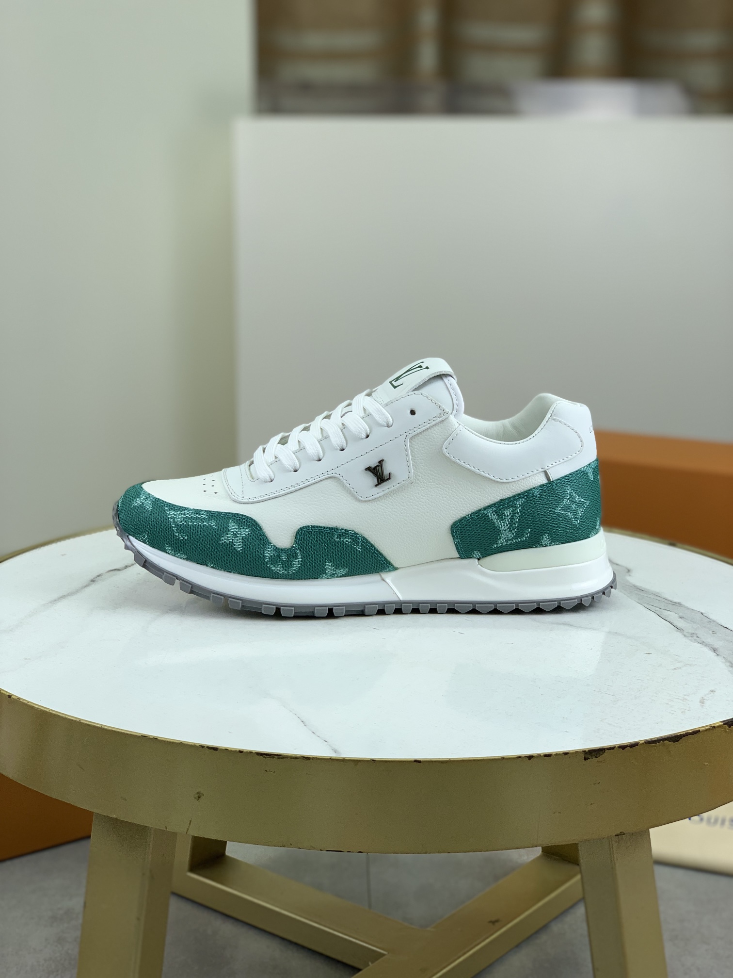 Louis Vuitton Men's Run Away Pulse Sneaker Leather Green Monogram Size 1 Louis Vuitton Men's Run Away Pulse Sneaker Leather Green Monogram Size