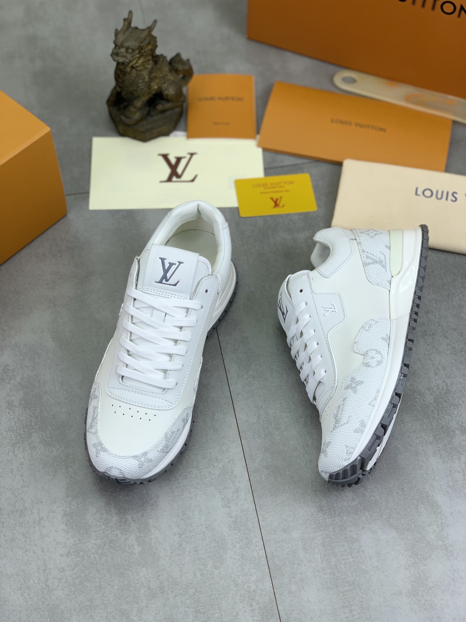 Louis Vuitton Men's White Leather Trainer Sneakers, Size 38-44 6 i1732551049 5266 0