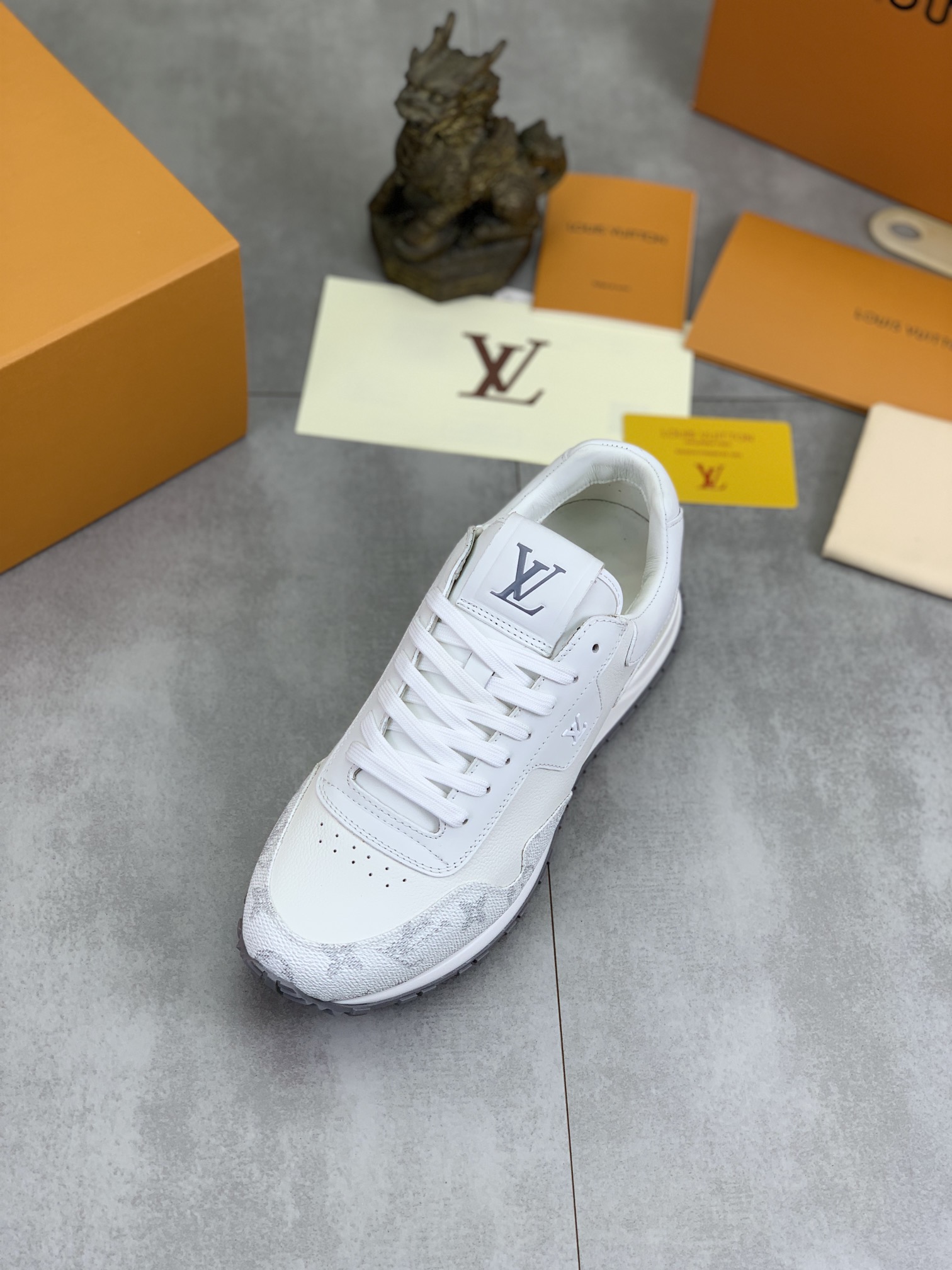 Louis Vuitton Men's White Leather Trainer Sneakers, Size 38-44 5 i1732551050 9336 7