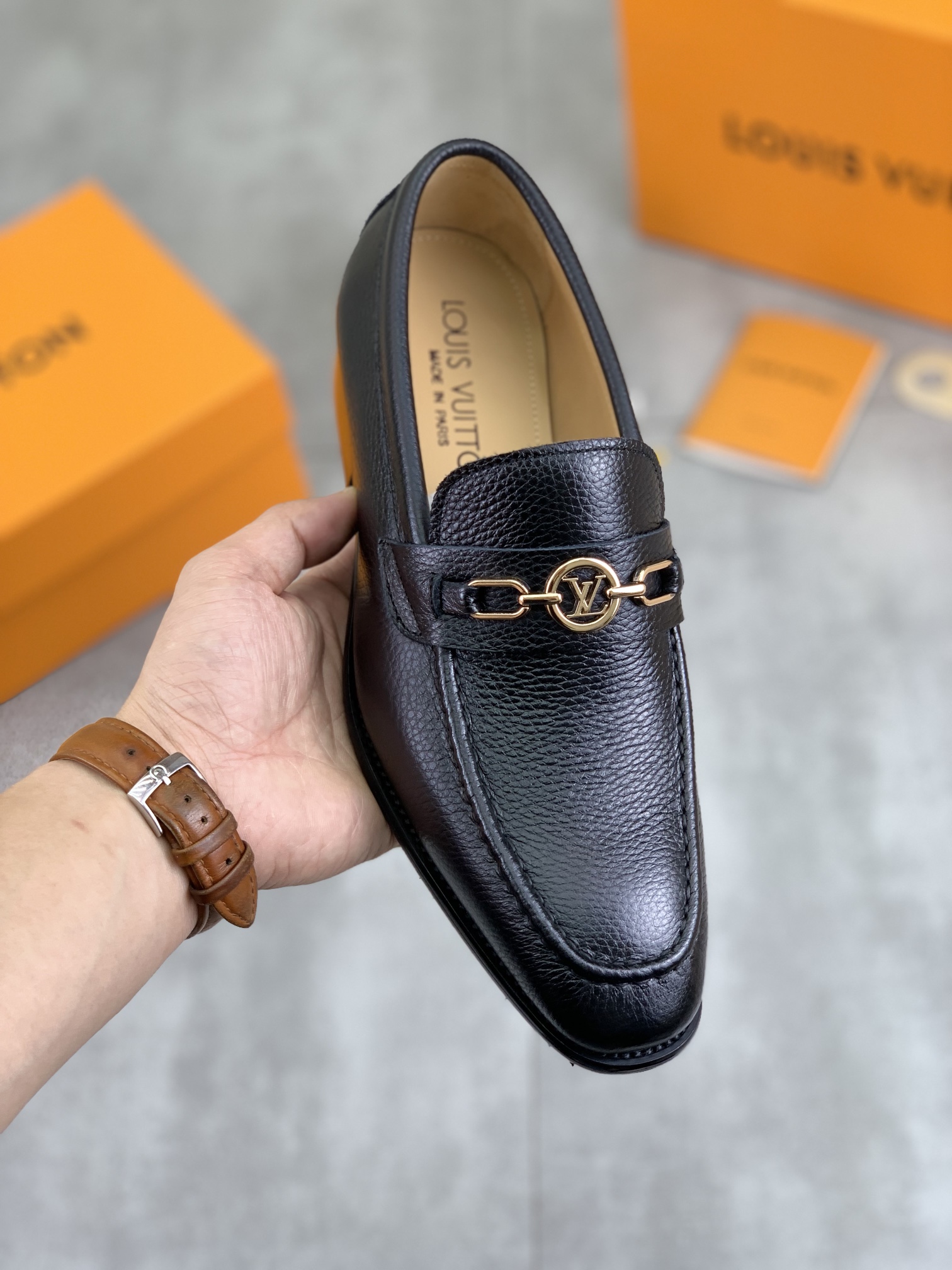 NO:272081,[Real Price] Water-dyeed cattle LV Louis Vuitton business leather shoes, using original imported Italian lychee pattern calf leather, full cowhide inner lining, professional shoemaker carefully handmade, original special for wear-resistant sole. Standard code 38-45 (46 47 customized) black blue brown selection,,louis vuitton,louis vuitton,cowhide19860909【实价】水染牛里 LV路易威登商务皮鞋,釆用原版进口意大利荔枝纹小牛皮,全牛皮内里、专业鞋匠精心手工制,原版专供耐磨大底.标准码38-45（46 47定做）黑色 蓝色 棕色选,,louis vuitton,louis vuitton,cowhide,Men's shoes