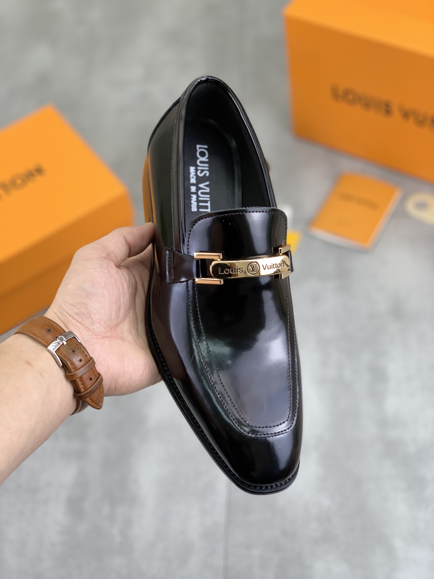 NO:272089,[Real price] Water-dyeed beef LV Louis Vuitton business leather shoes, using original imported Italian beaded calfskin, full cowhide inner lining, professional shoemaker carefully handmade, original special for wear-resistant sole. Standard code 38-45 (46 47 customized) black burgundy selection, louis vuitton, louis vuitton, cowhide19860909【实价】水染牛里 LV路易威登商务皮鞋,釆用原版进口意大利开边珠小牛皮,全牛皮内里、专业鞋匠精心手工制,原版专供耐磨大底.标准码38-45（46 47定做）黑色 酒红色选,,louis vuitton,louis vuitton,cowhide,Men's shoes