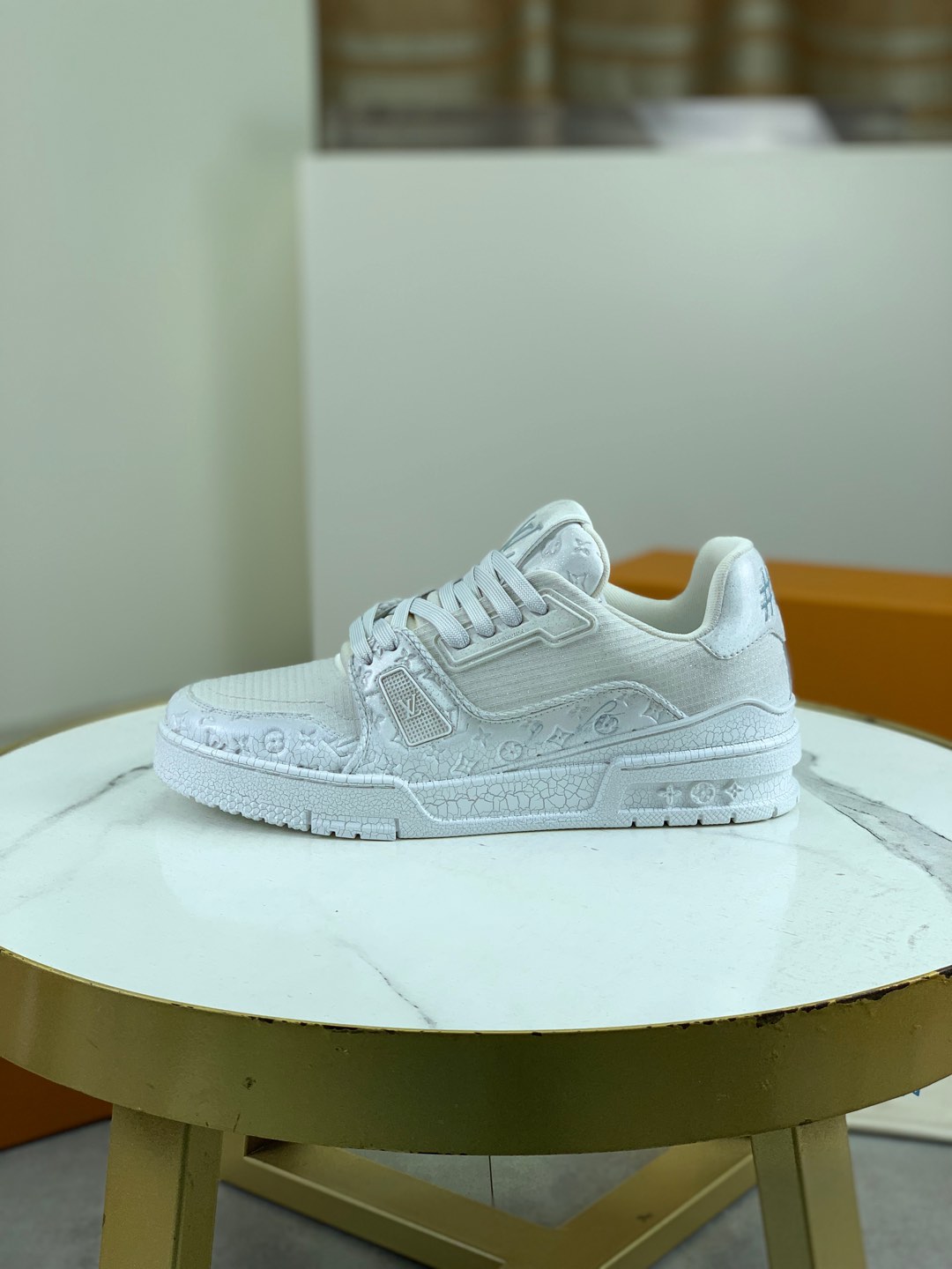 NO:270672,Top version [LOUIS VUITTON) Couple model, counter series (original list) new LV Louis Vuitton - Top version LV classic high-top trendy shoes!  Use imported original calfskin with water-dyed cowhide inner lining. Original wear-resistant, lightweight and high-end TPU large sole!  High-quality quality!  4 colors available, 35-45, louis vuitton, louis vuitton, louis vuitton, cowhide19860909顶级版本【LOUIS VUITTON）情侣款 专柜系列（原单）新款LV路易威登 ——顶级版本 LV经典高帮潮鞋！选用进口原版小牛皮 水染牛皮内里.原版耐磨轻便高端TPU大底！高品质精品！4款颜色可选,码数35-45,,louis vuitton,louis vuitton,louis vuitton,cowhide,Men's shoes