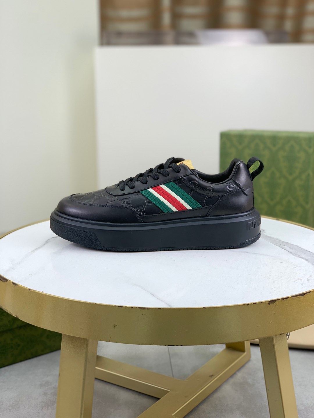 NO:270676,Top version Original single series GUCCl - Guqi latest casual shoes, cowhide punching series The latest model on the official website. The counter is released simultaneously, the upper is made of Italian imported original lychee pattern calfskin/matched with original special materials splicing design concept; 