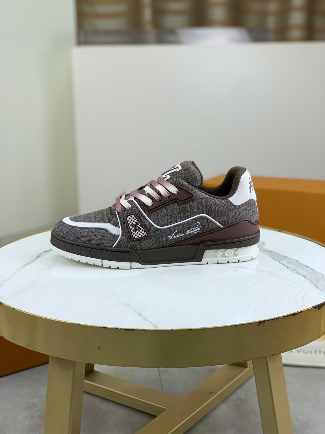 NO:270679,Top version [LOUIS VUITTON) counter series (original list) new LV Louis Vuitton - Top version LV classic high-top trendy shoes!  Use imported original calfskin original inner lining. Original wear-resistant, lightweight and high-end TPU bottom!  High-quality quality!  3 colors available, 38-45, louis vuitton, louis vuitton, louis vuitton, cowhide19860909顶级版本【LOUIS VUITTON）专柜系列（原单）新款LV路易威登 ——顶级版本 LV经典高帮潮鞋！选用进口原版小牛皮 原版内里.原版耐磨轻便高端TPU大底！高品质精品！3款颜色可选,码数38-45,,louis vuitton,louis vuitton,louis vuitton,cowhide,Men's shoes