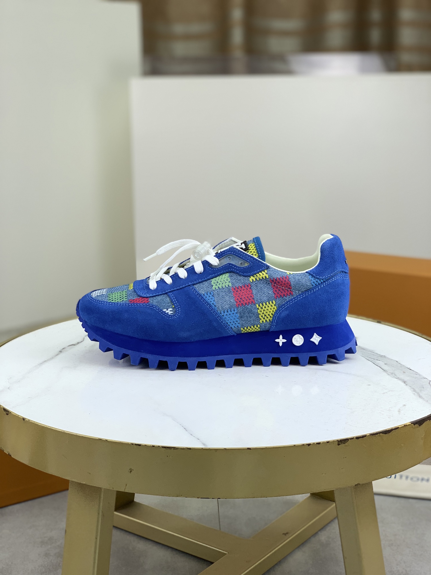 NO:272169,Top quality [LV] Louis Vuitton European counters synchronized original orders!  Luxury quality of the world's top brands // Global limited edition @. Casual and fashionable, high-end on the feet, giving you a low-key and luxurious comfort experience. The upper is made of pure Italian imported printed cowhide with original delicate matte cowhide 1:1 made of breathable imported water-dyed cowhide foot pads, comfortable and breathable, and is made of LV exclusive logo precious metal on the side!  Original 1:1 combination of large bottom; high-end, elegant, luxurious and noble!!  38-44 (45 46 customized), louis vuitton,louis vuitton,cowhide19860909顶级品质【LV】路易威登 欧洲专柜同步原单货！世界顶级品牌奢华品质//全球限量款@.休闲时尚 上脚高档次 给你低调奢华的舒适体验.鞋面采用纯意大利进口印花牛皮配原版细腻磨砂牛皮拼接1:1制作透气进口水染牛皮垫脚,舒适透气,侧边LV专属logo贵金属打造！原版1:1组合大底；高端大气上档次奢华尊贵! ！码数38-44（45 46定制）,,louis vuitton,louis vuitton,cowhide,Men's shoes