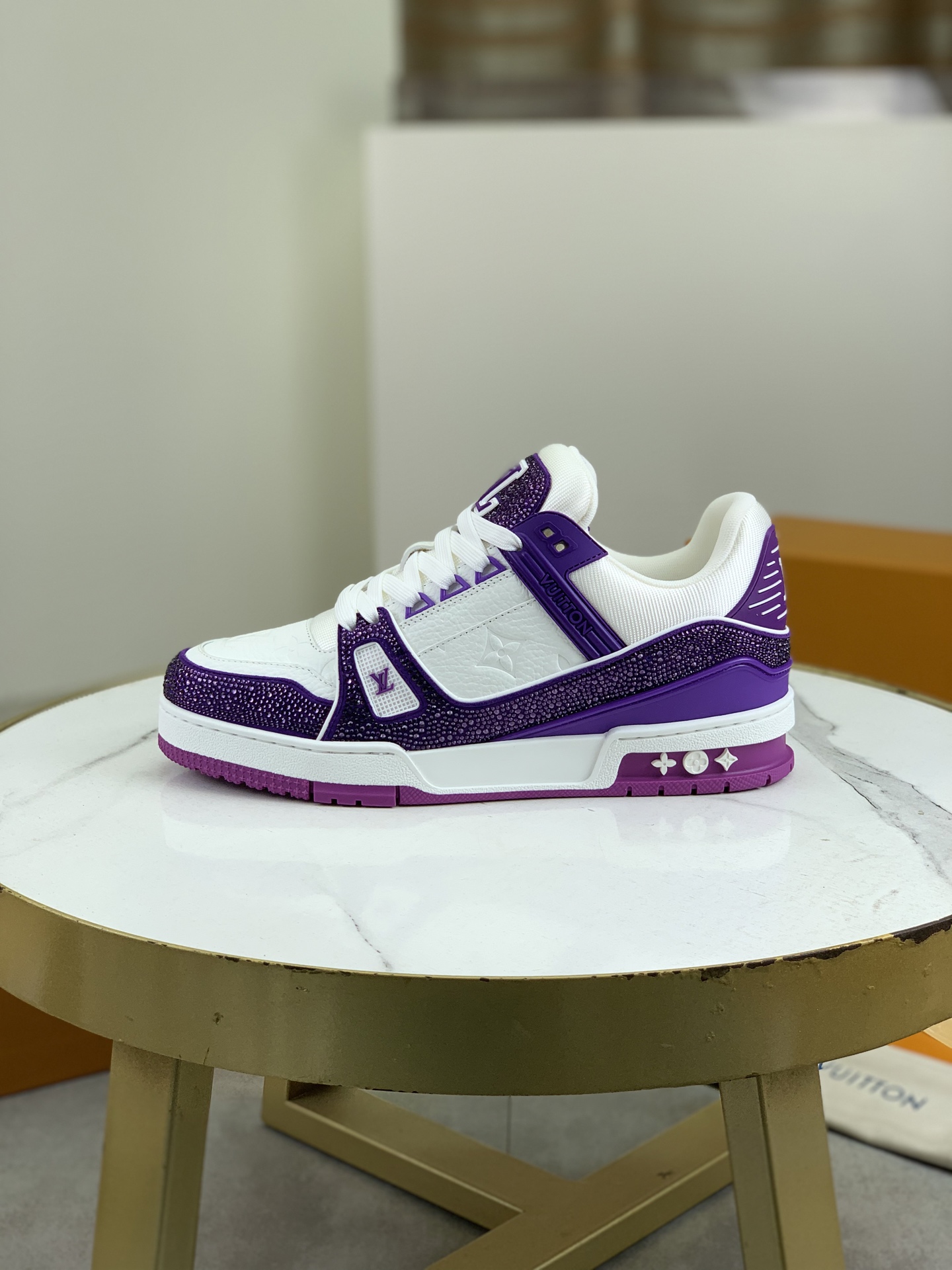 NO:272829,The top version of the 2025 Louis Vuitto LV Traine Couple Show TRAINER Outsole and fabric private model A shoe that has been putting a lot of effort into it. This series designed since the arrival of Vifgil has been favored by many fans every quarter. TPU original outsole original packaging. Number of 35-45 (46 can be customized) Full color series (spot supply, super fast shipment),,louis vuitton,louis vuitton19860909烫钻系列 顶级版本 2025Louis Vuitto LV Traine 情侣走秀款TRAINER 大底和面料私模 绝对下血本费心思的一款鞋子 自Vifgil到来之后而设计的这一系列 每一季度都深受众多粉丝的青睐 TPU原版大底 原版包装 码数35-45（46可以定做） 颜色全系列（现货供应,出货超快）,,louis vuitton,louis vuitton,Men's shoes