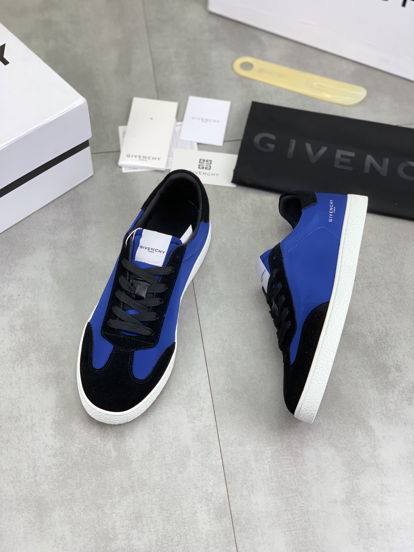Givenchy Men's Blue & Black Leather Low-Top Sneakers, Size 38-44 6 i1741631207555 1384 0 4