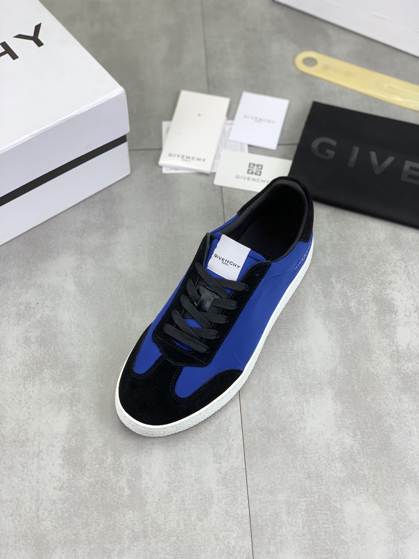 Givenchy Men's Blue & Black Leather Low-Top Sneakers, Size 38-44 5 i1741631207573 166 0 3