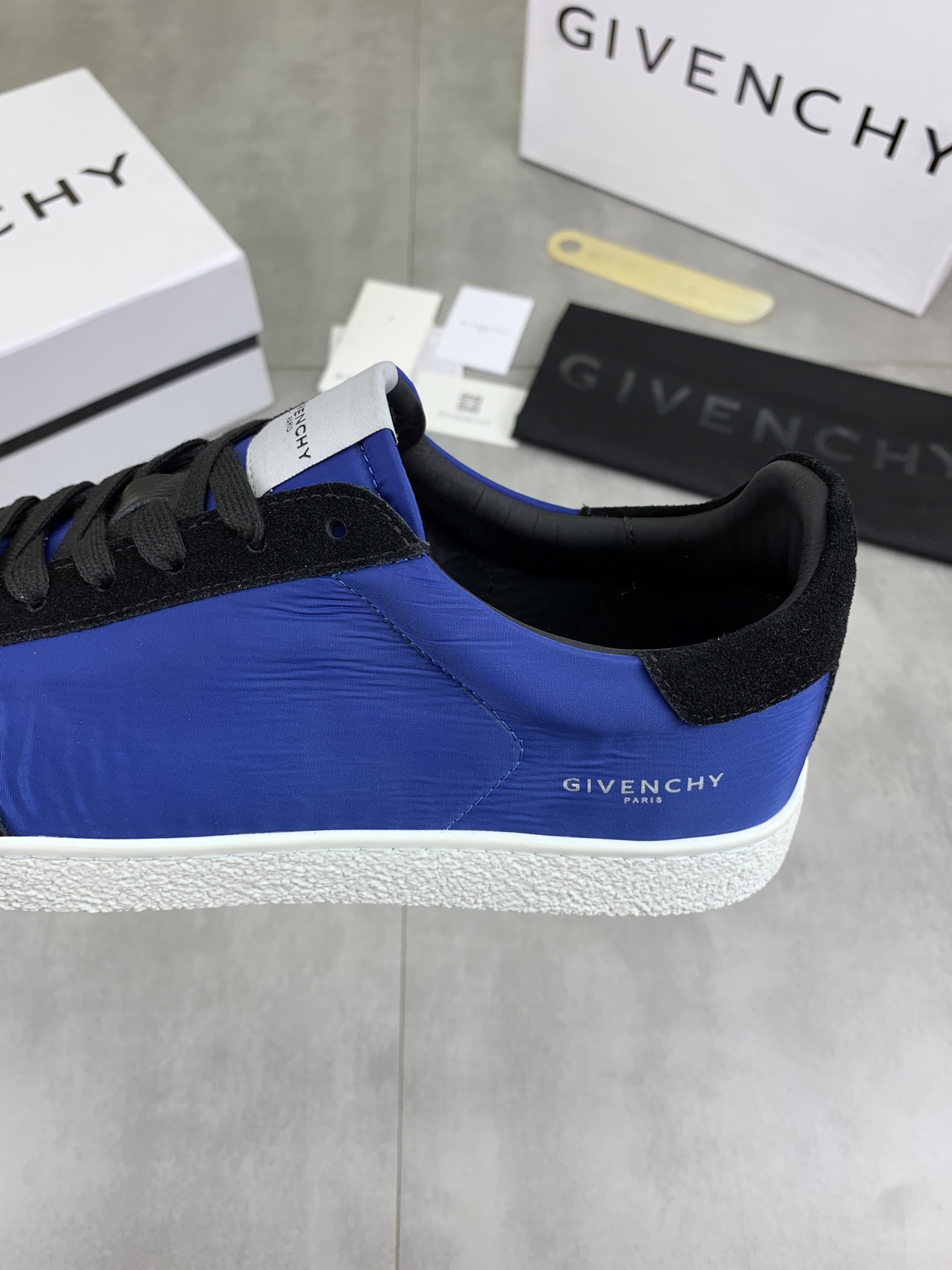 Givenchy Men's Blue & Black Leather Low-Top Sneakers, Size 38-44 8 i1741631209620 8085 0 6