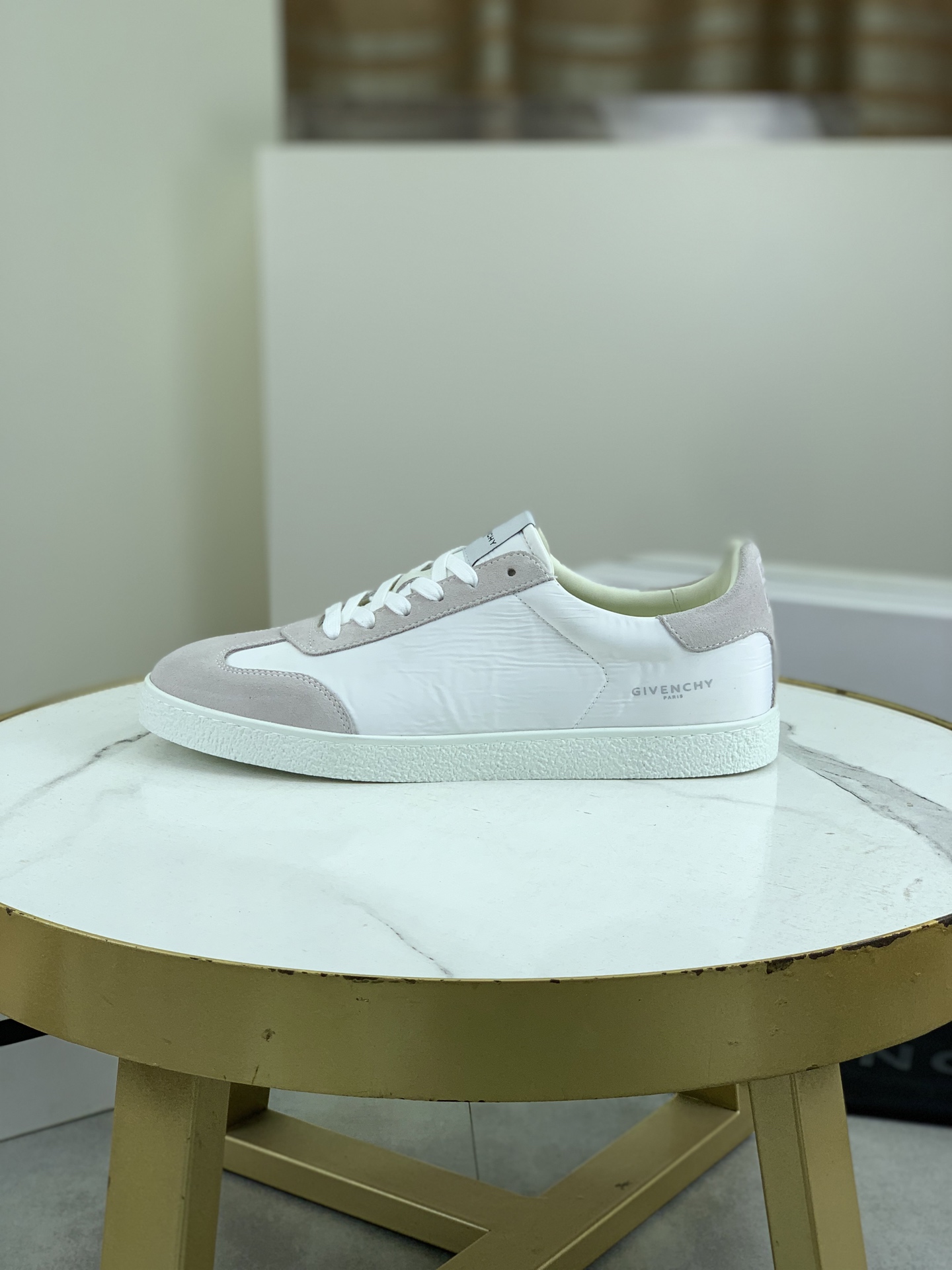 NO:273714,Top high-end version Purchase quality Original development Givenchy low-top Standard code 38-44; (45 46 can be customized) The same style on the official website Original single-quality material Original calfskin, paired with original water-dyeed cowhide inner cowhide latex insole, original non-slip and wear-resistant outsole style category Casual sports Board shoes Lace-up white shoes series Young fashion European and American trend Korean style Random matching Comfortable feet 5 colors available Top high-end full package, Givenchy, Givenchy, Cowhide19860909顶级高端版本 代购品质 原版开发 纪梵希（Givenchy）低帮 标准码38-44；（45 46 可以定做） 等级官网同款 原单品质材料原版小牛皮,搭配原版水染牛皮内里牛皮乳胶鞋垫 ,原版防滑耐磨大底款式类别休闲运动 板鞋 系带款小白鞋系列 年轻时尚 欧美潮流 韩版风格 随意搭配 脚感舒适 5色可选 顶级高端全套包装,,givenchy,givenchy,cowhide,Men's shoes