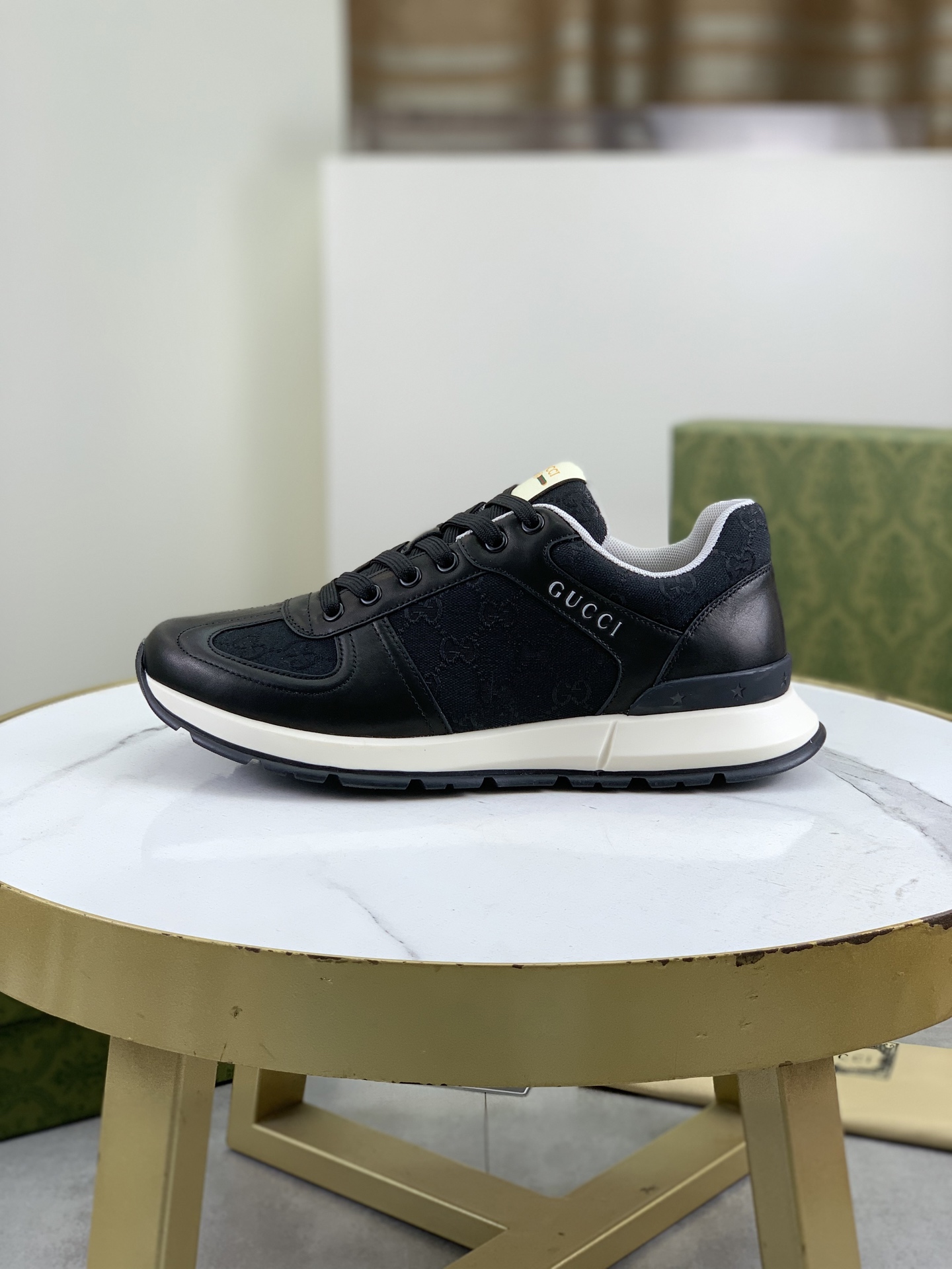 Gucci Men's Black Leather and Canvas Lace-Up Fashion Sneakers