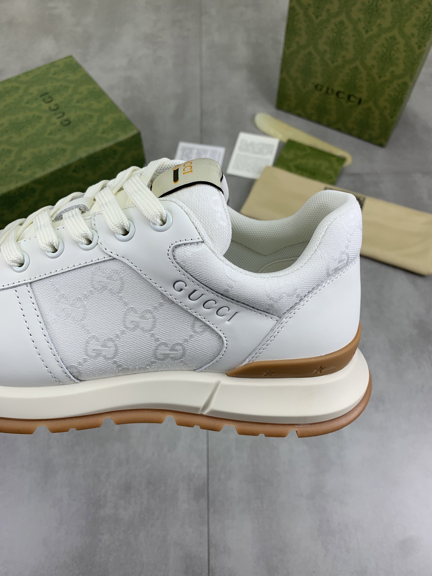 Gucci Men's White Leather and Technical Canvas Lace-Up Sneakers 8 i1742312487528 724 0 6