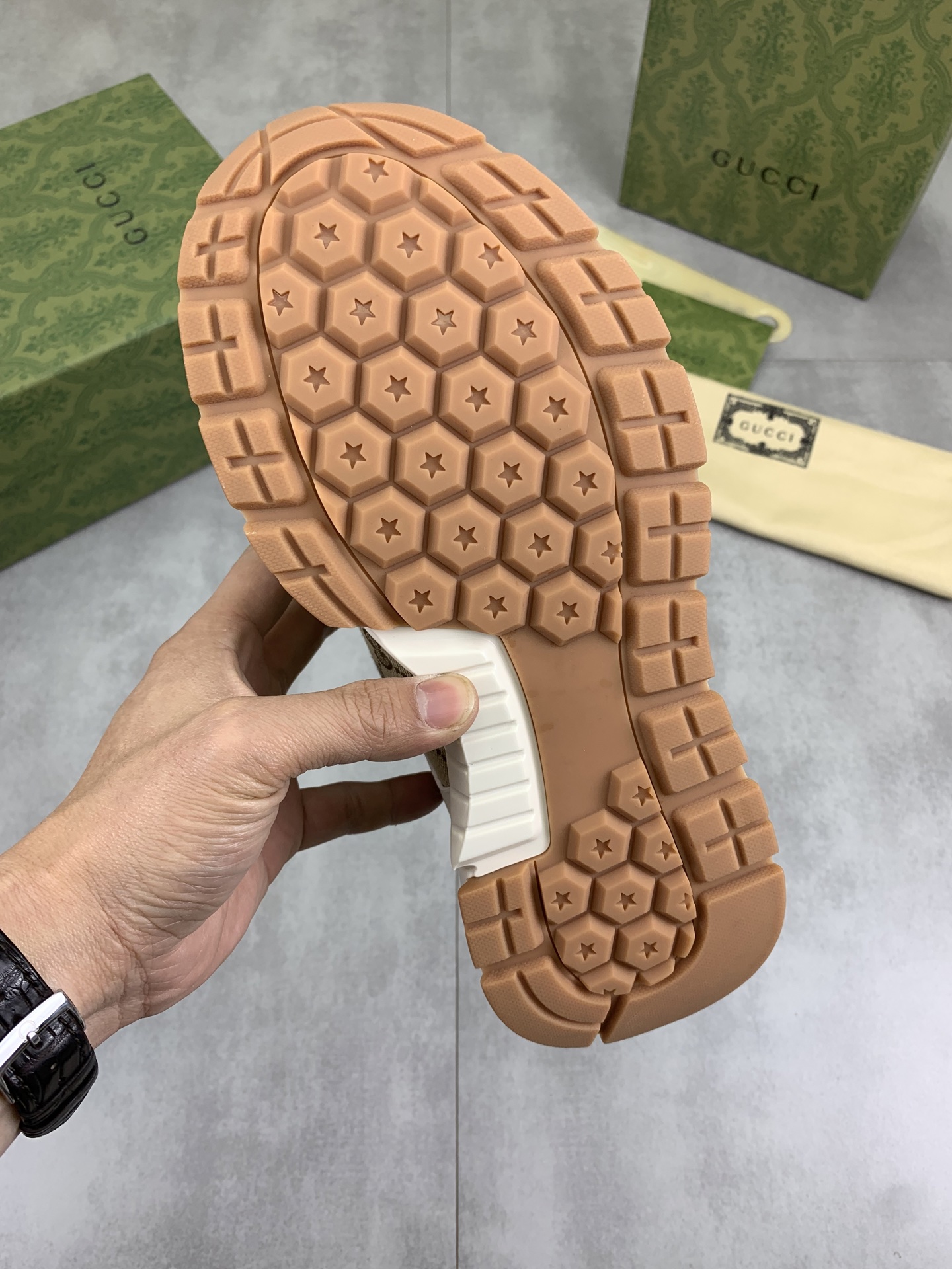 Gucci Men's Sneakers in White Leather and Monogram Canvas 9 i1742312509324 3879 0 7