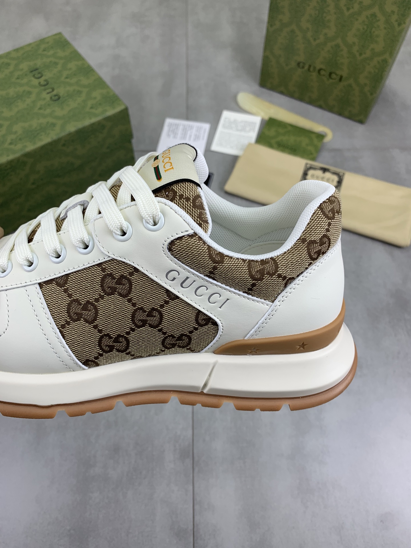 Gucci Men's Sneakers in White Leather and Monogram Canvas 8 i1742312509365 4598 0 6