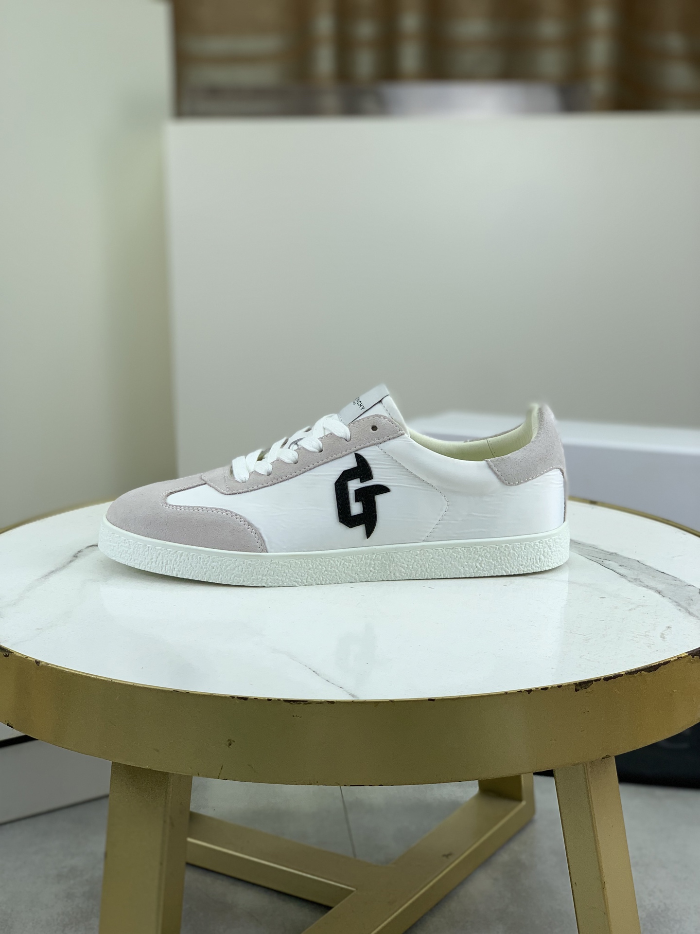 NO:274499,Top high-end version Purchase quality Original development Givenchy couple model low top Standard code 35-44; (34 45 46 47 can be customized) The same style on the official website Original single-quality material Original calfskin, paired with original water-dyed cowhide inner cowhide latex insole, original non-slip and wear-resistant outsole style category Casual sports Board shoes Lace-up white shoes series Young fashion European and American trend Korean style Random matching Comfortable feet Multiple colors available Top high-end full package, Givenchy, Givenchy, Cowhide19860909顶级高端版本 代购品质 原版开发 纪梵希（Givenchy）情侣款低帮 标准码35-44；（34 45 46 47可以定做） 等级官网同款 原单品质材料原版小牛皮,搭配原版水染牛皮内里牛皮乳胶鞋垫 ,原版防滑耐磨大底款式类别休闲运动 板鞋 系带款小白鞋系列 年轻时尚 欧美潮流 韩版风格 随意搭配 脚感舒适 多款颜色可选 顶级高端全套包装,,givenchy,givenchy,cowhide,Men's shoes
