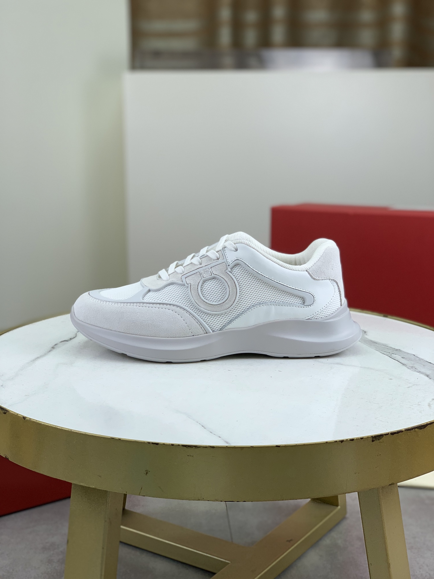 NO:274502,Top quality [Salvatore Ferragamo] Latest model Ferragamo business casual shoes, 1:1 top purchasing quality, imported upper selected original calfskin, inner foot pads are all imported original water dyed cowhide, imported original custom Italian handmade high-end lightweight TPU sole, size 39-44 (38 45 can be customized),, louis vuitton, ferragamo, ferragamo, cowhide19860909顶级品质【Salvatore Ferragamo】最新款 菲拉格慕商务休闲鞋,1:1顶级代购品质,鞋面进口精选原版小牛皮,内里垫脚均用进口原版水染牛皮,进口原版订制意大利手工高端轻便TPU大底,码数39-44（38 45可以定做）,,louis vuitton,ferragamo,ferragamo,cowhide,Men's shoes